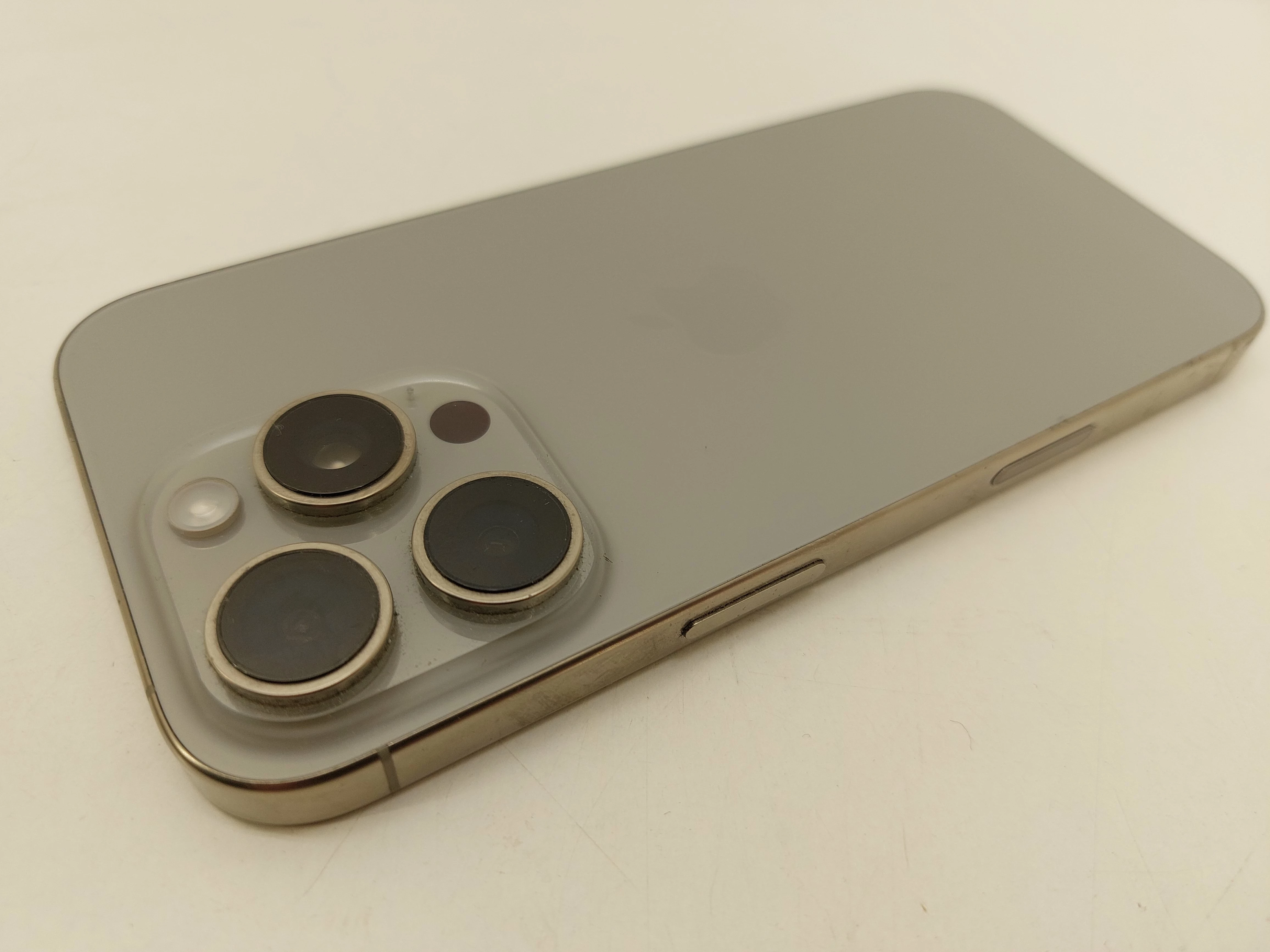 smartfon-apple-iphone-16-pro-5g-128gb-63-120hz-igla-100-bat-kod-producenta-myng3sxa