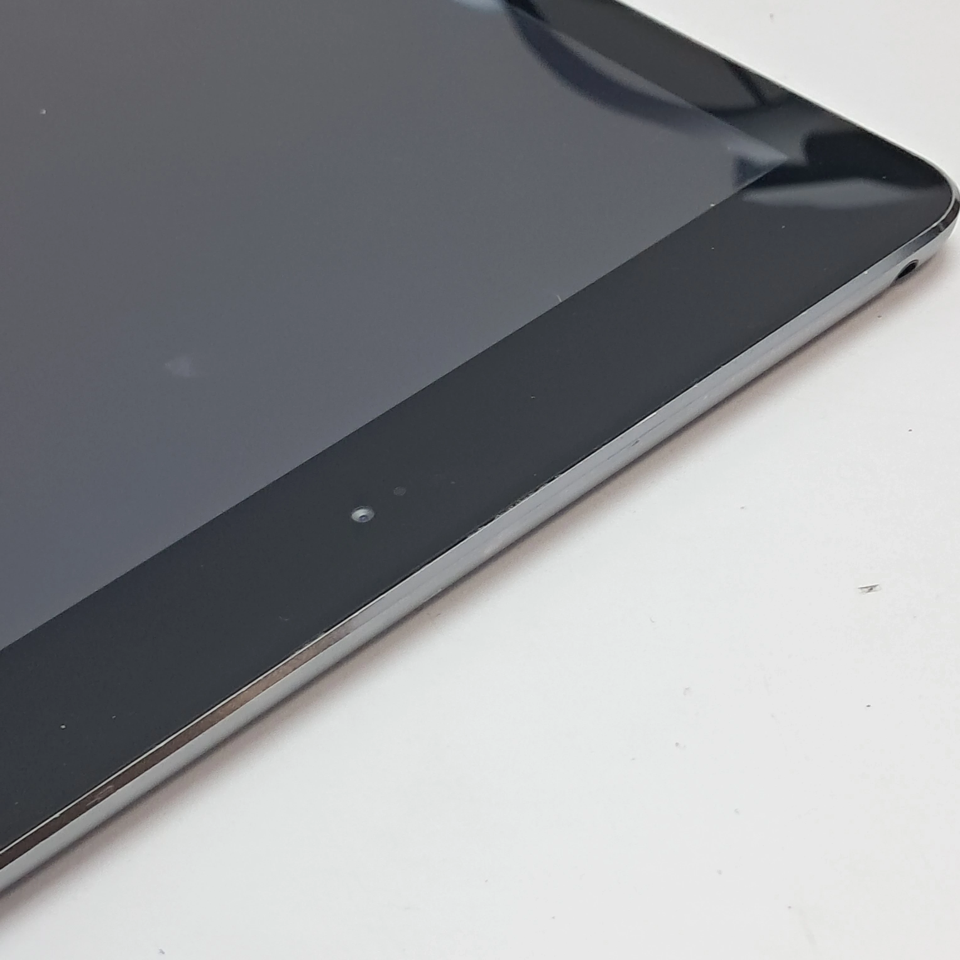 tablet-apple-ipad-air-97-1-gb-16-gb-srebrny-transmisja-danych-217-1024