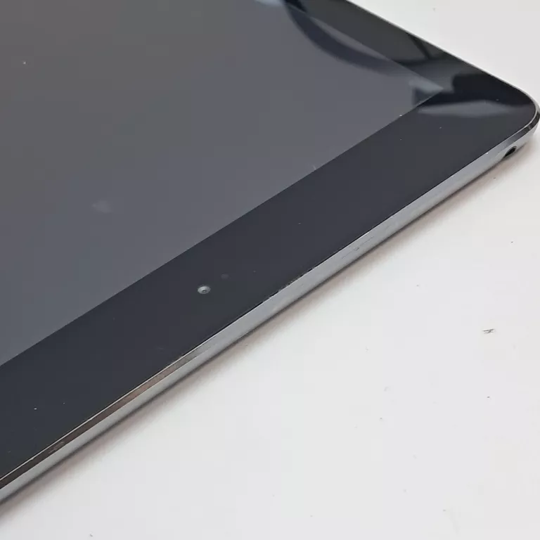 tablet-apple-ipad-air-97-1-gb-16-gb-srebrny-transmisja-danych-217-1024