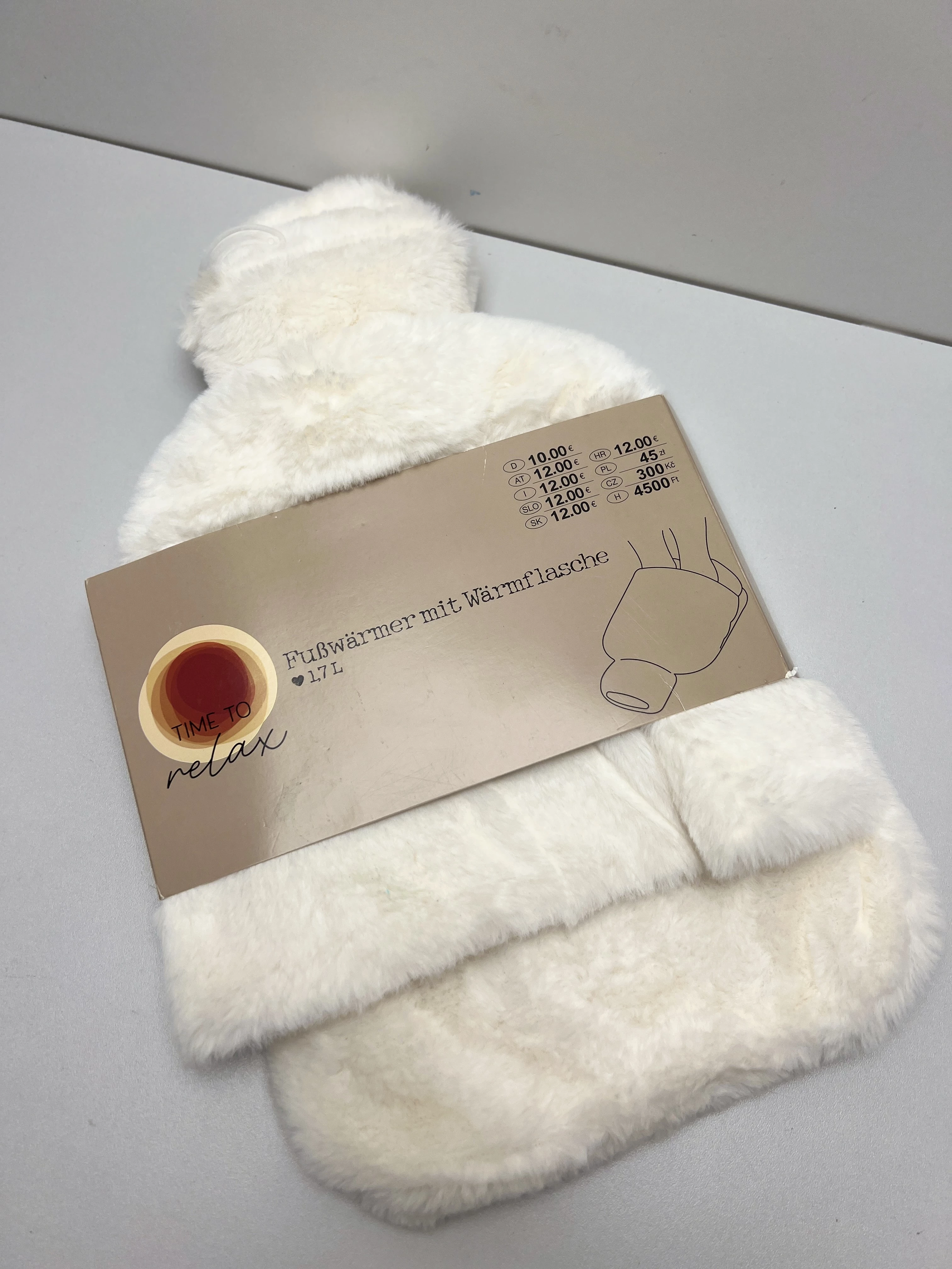 termofor-bialy-pluszowy-gumowy-w-sweterku-duzy-ogrzewacz-na-wode-175l-ean-gtin-5903822805257