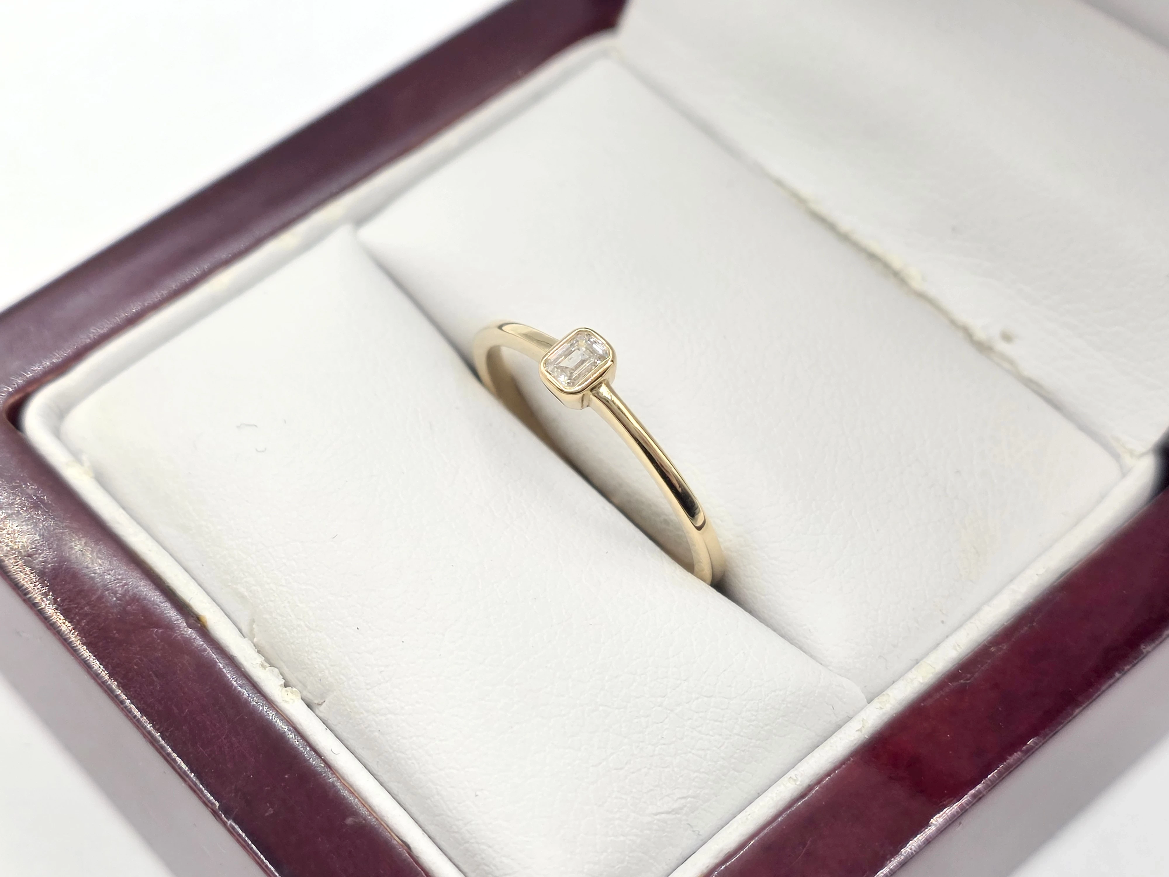 zloty-pierscionek-z-brylantem-011ct-585-148g-r15-kolor-249512-1647429