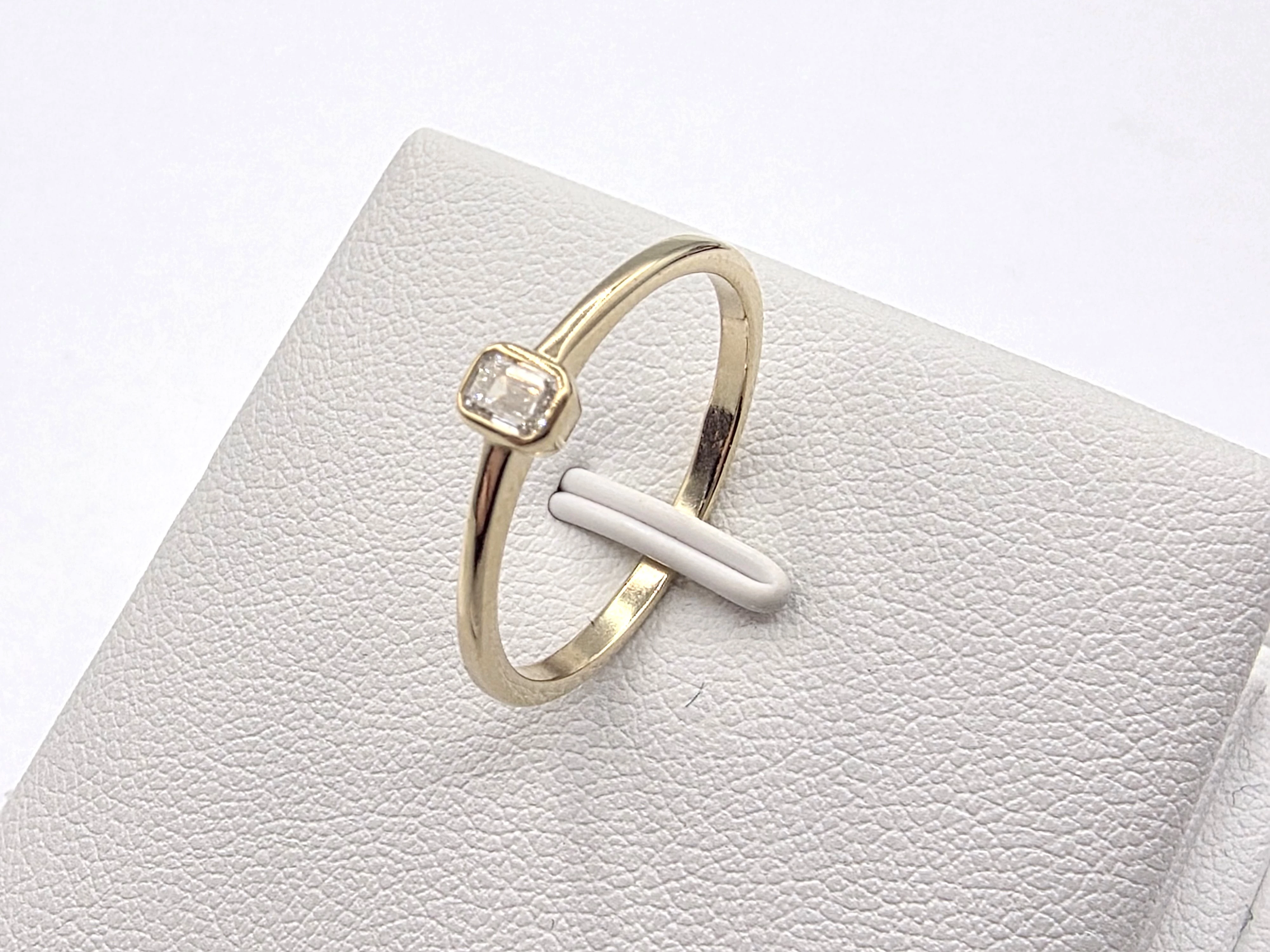 zloty-pierscionek-z-brylantem-011ct-585-148g-r15-waga-158