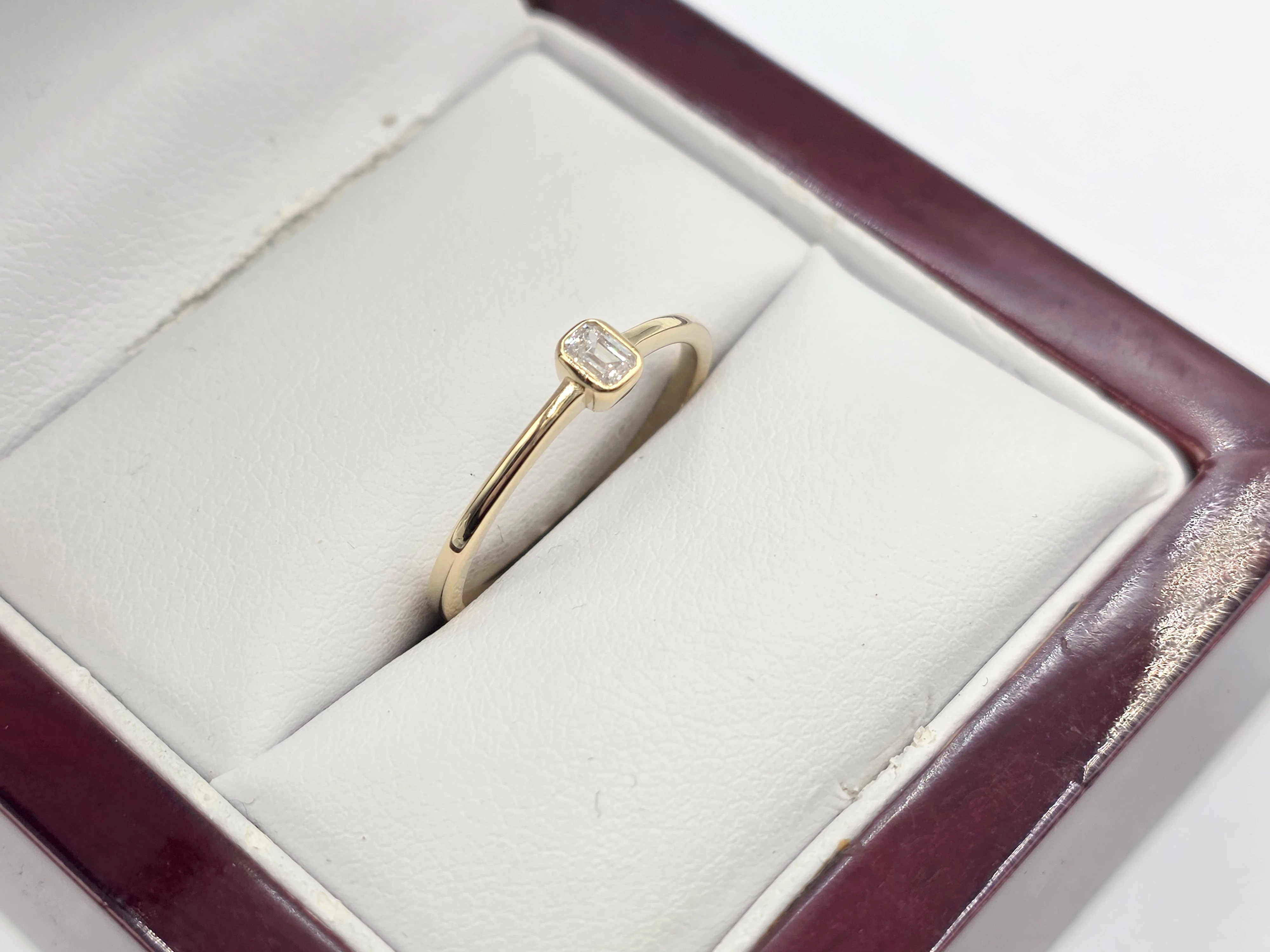 zloty-pierscionek-z-brylantem-011ct-585-148g-r15-rozmiarsrednica-wew-mm-372-16