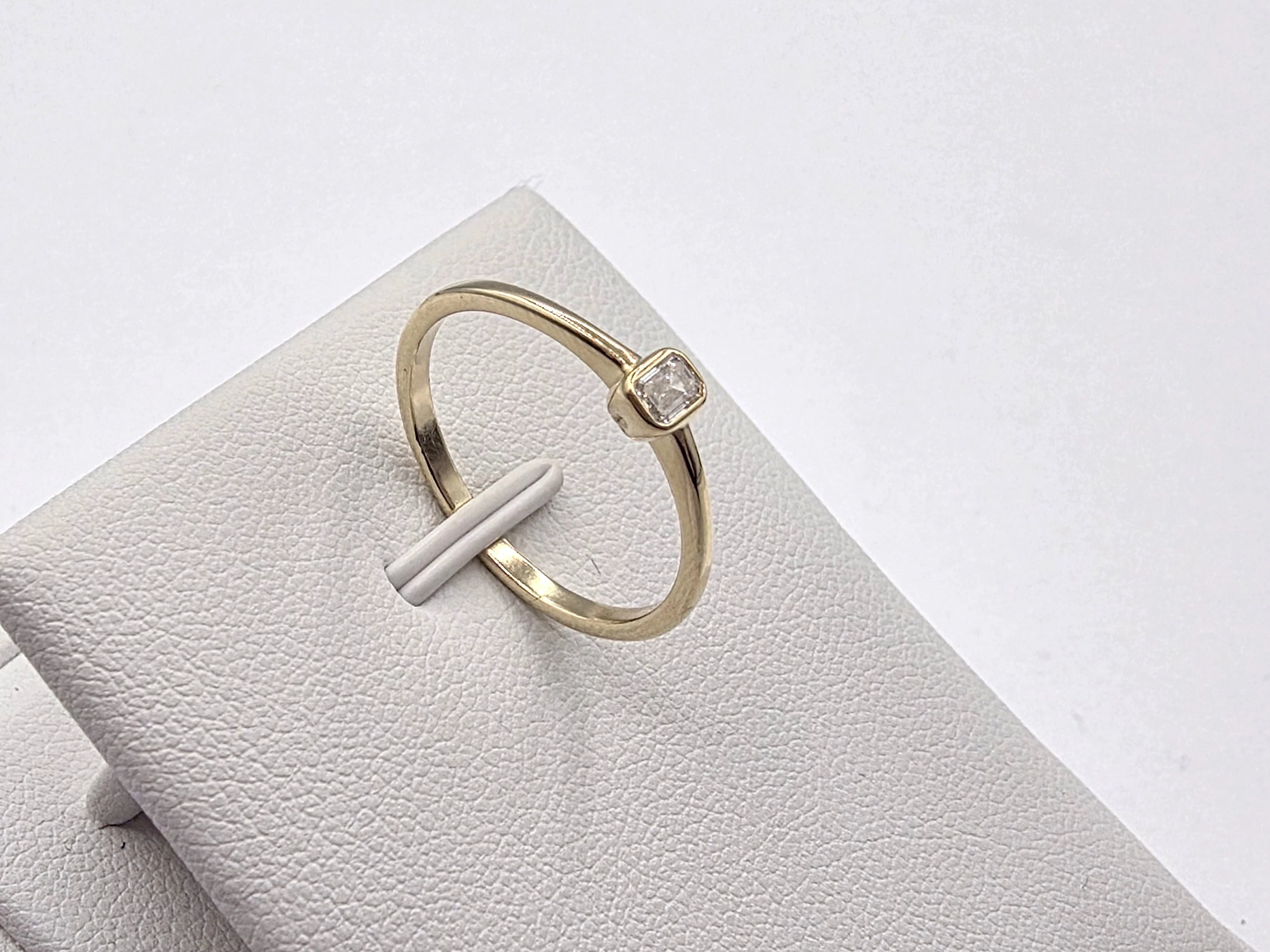 zloty-pierscionek-z-brylantem-011ct-585-148g-r15-3-maja-48-poznan-ska-x