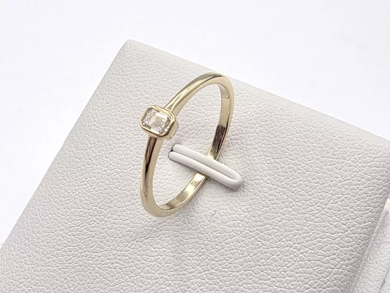 zloty-pierscionek-z-brylantem-011ct-585-148g-r15-waga-158