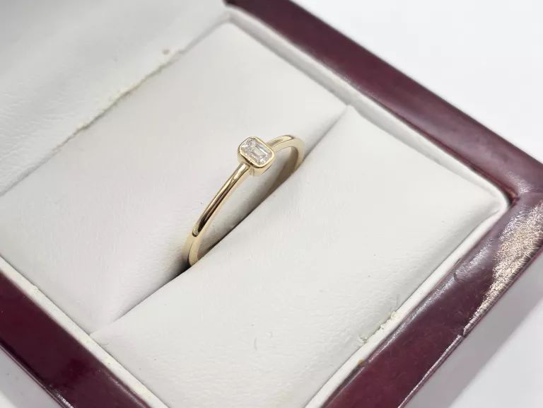 zloty-pierscionek-z-brylantem-011ct-585-148g-r15-rozmiarsrednica-wew-mm-372-16