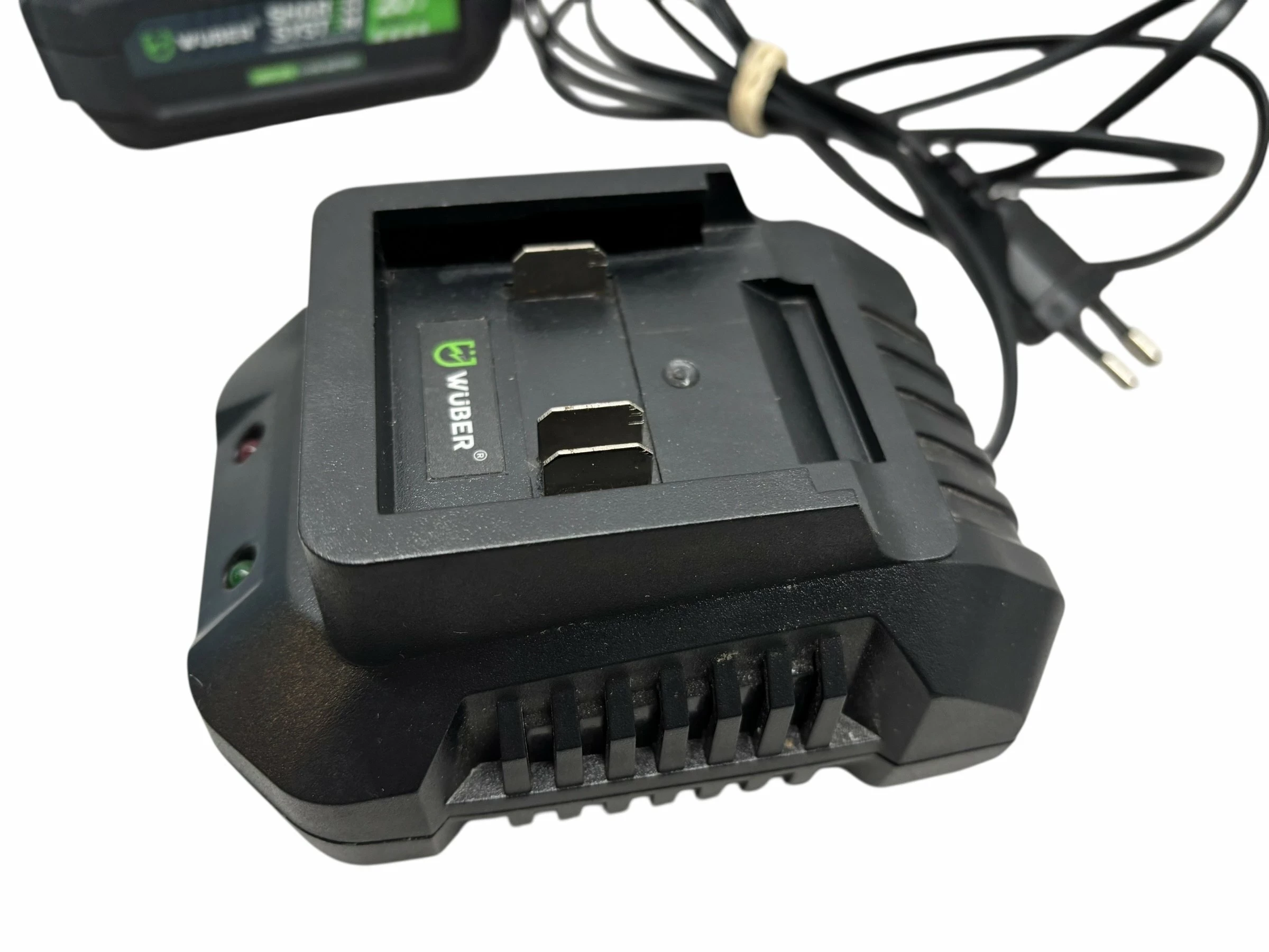 2-bateria-wuber-ladowarka-pojemnosc-akumulatora-400