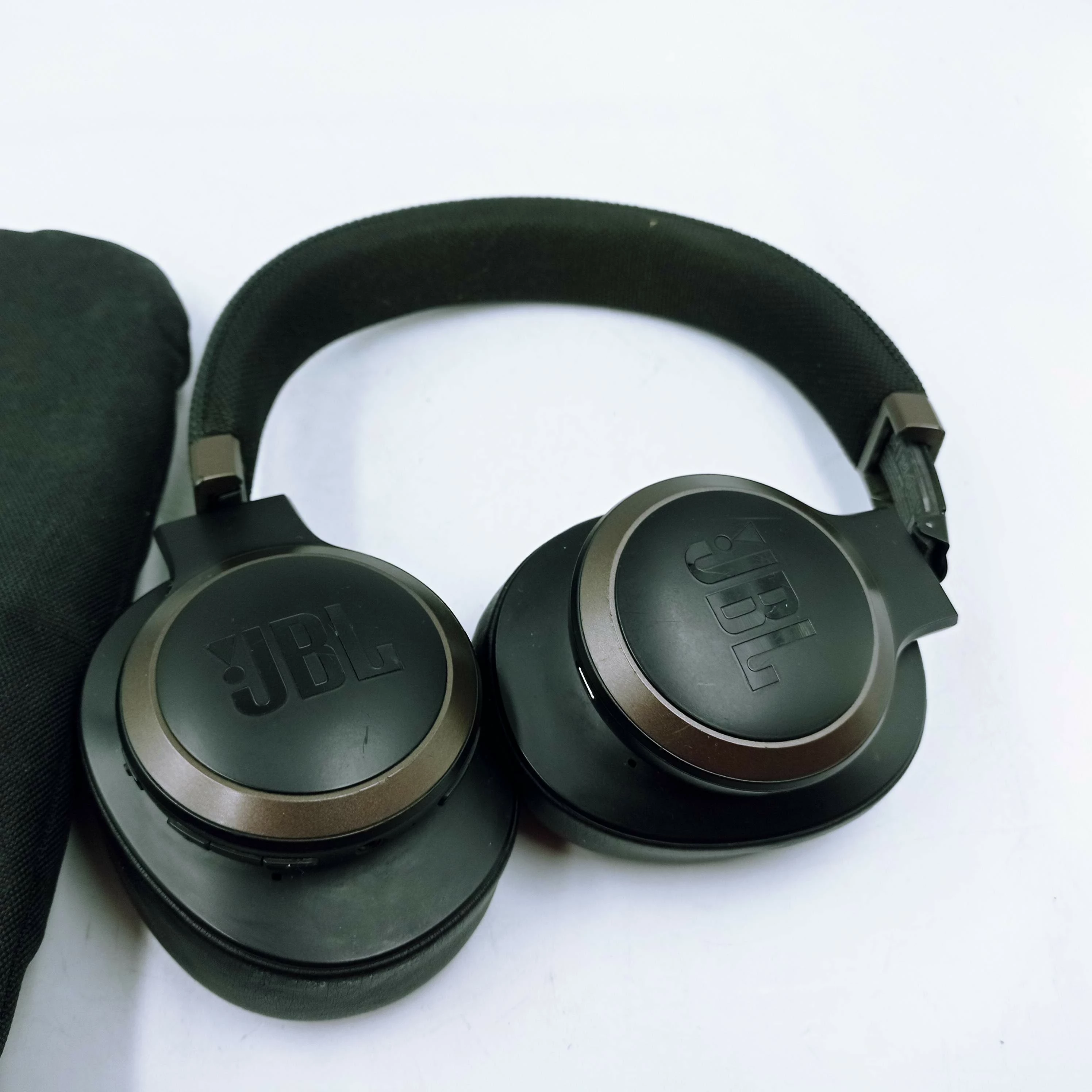 sluchawki-nauszne-jbl-live-650btnc-ean-gtin-6925281947780