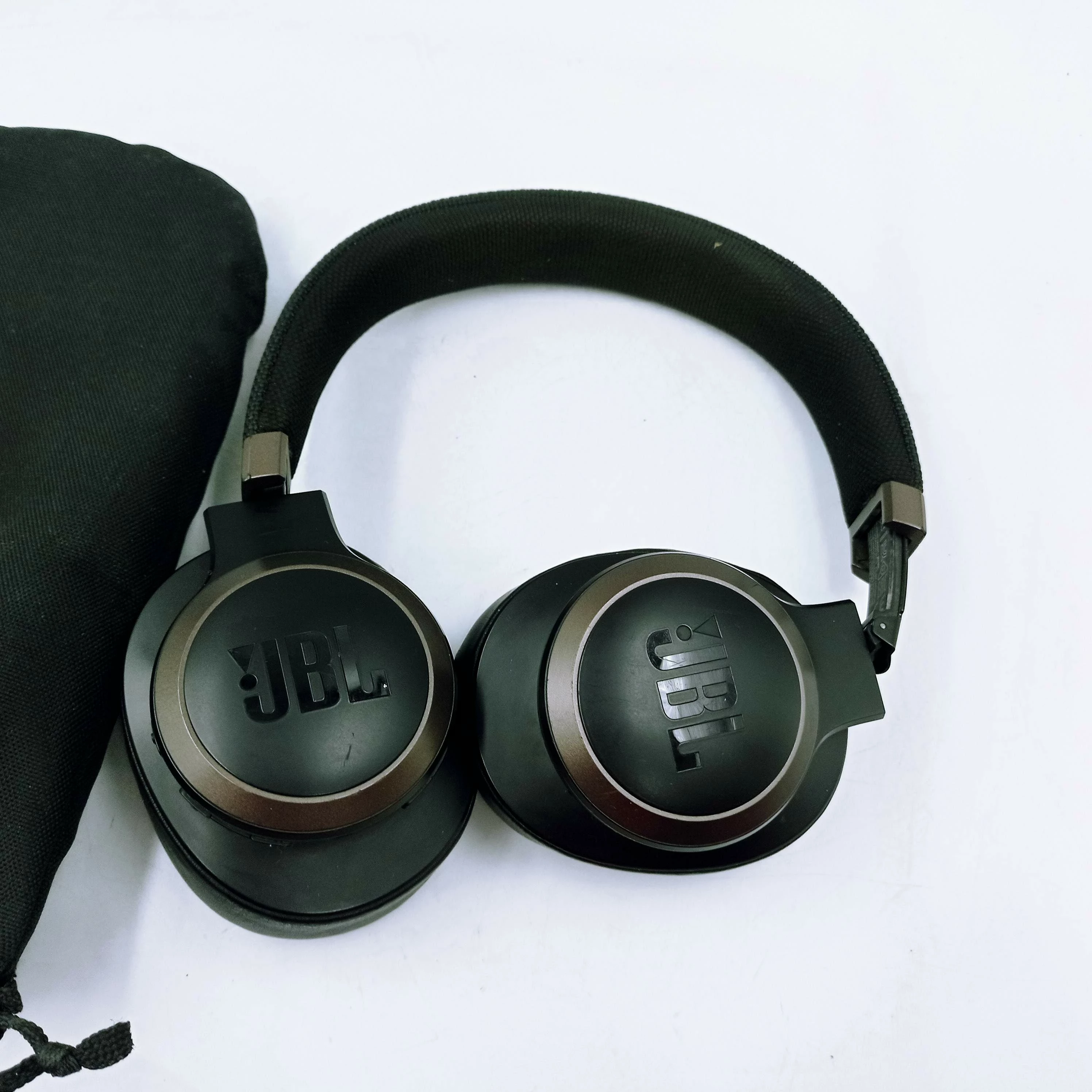 sluchawki-nauszne-jbl-live-650btnc-wyszynskiego-24-tczew