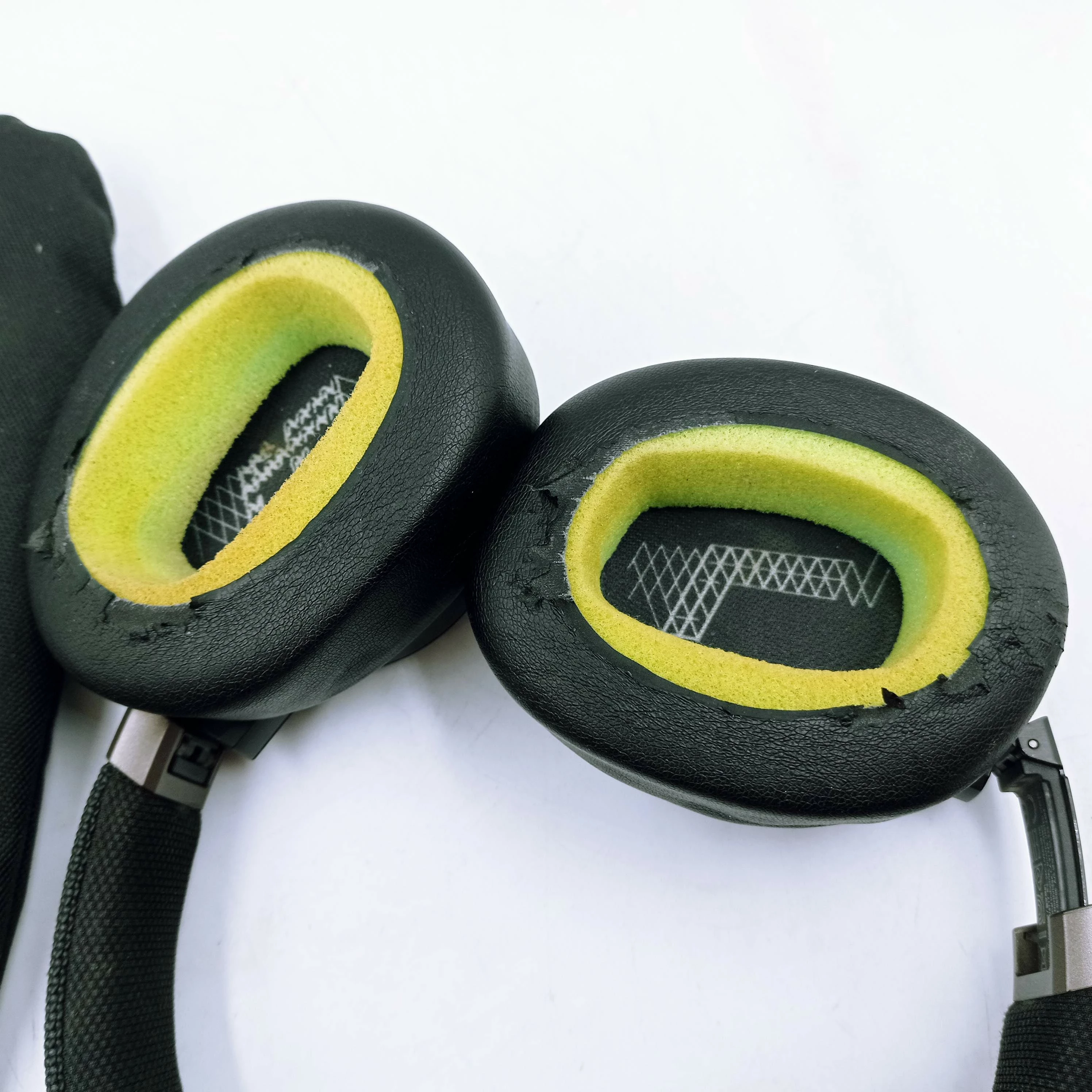 sluchawki-nauszne-jbl-live-650btnc-kod-producenta-jbllive650btncblk