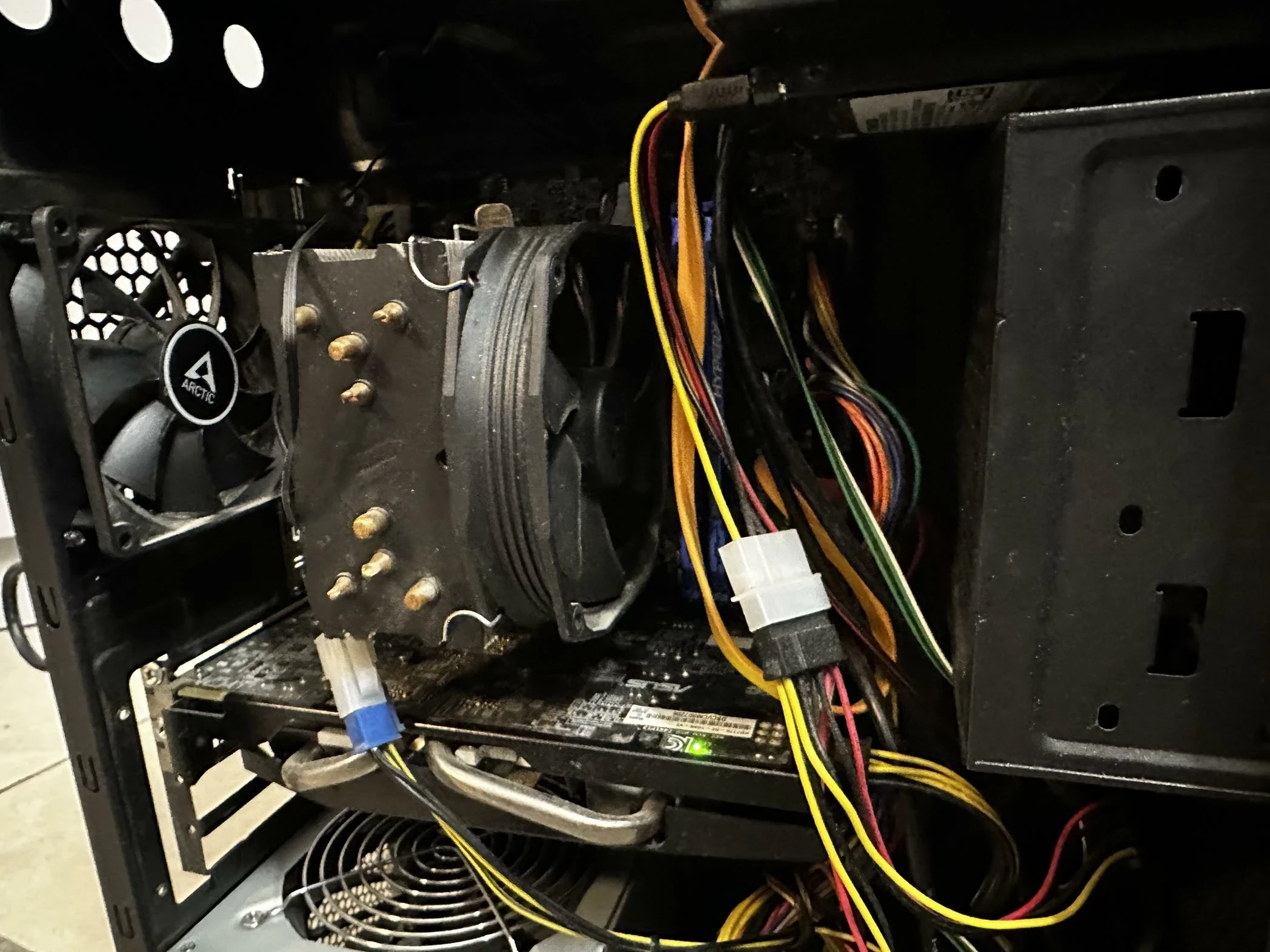 komputer-stacjonarny-i5-4460-12-gb-ram-radeon-hd7770-system-operacyjny-201865-256