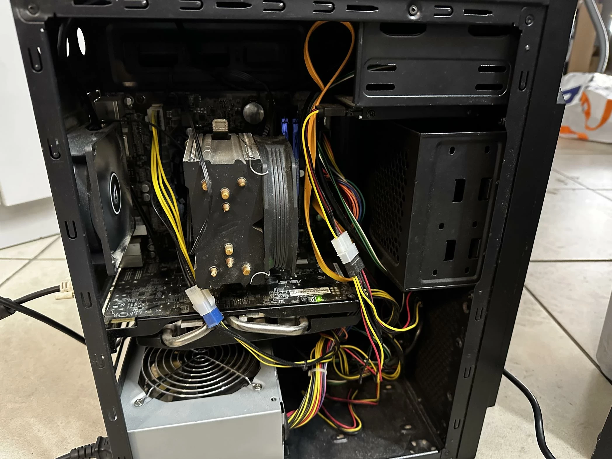 komputer-stacjonarny-i5-4460-12-gb-ram-radeon-hd7770-stan-11323-2