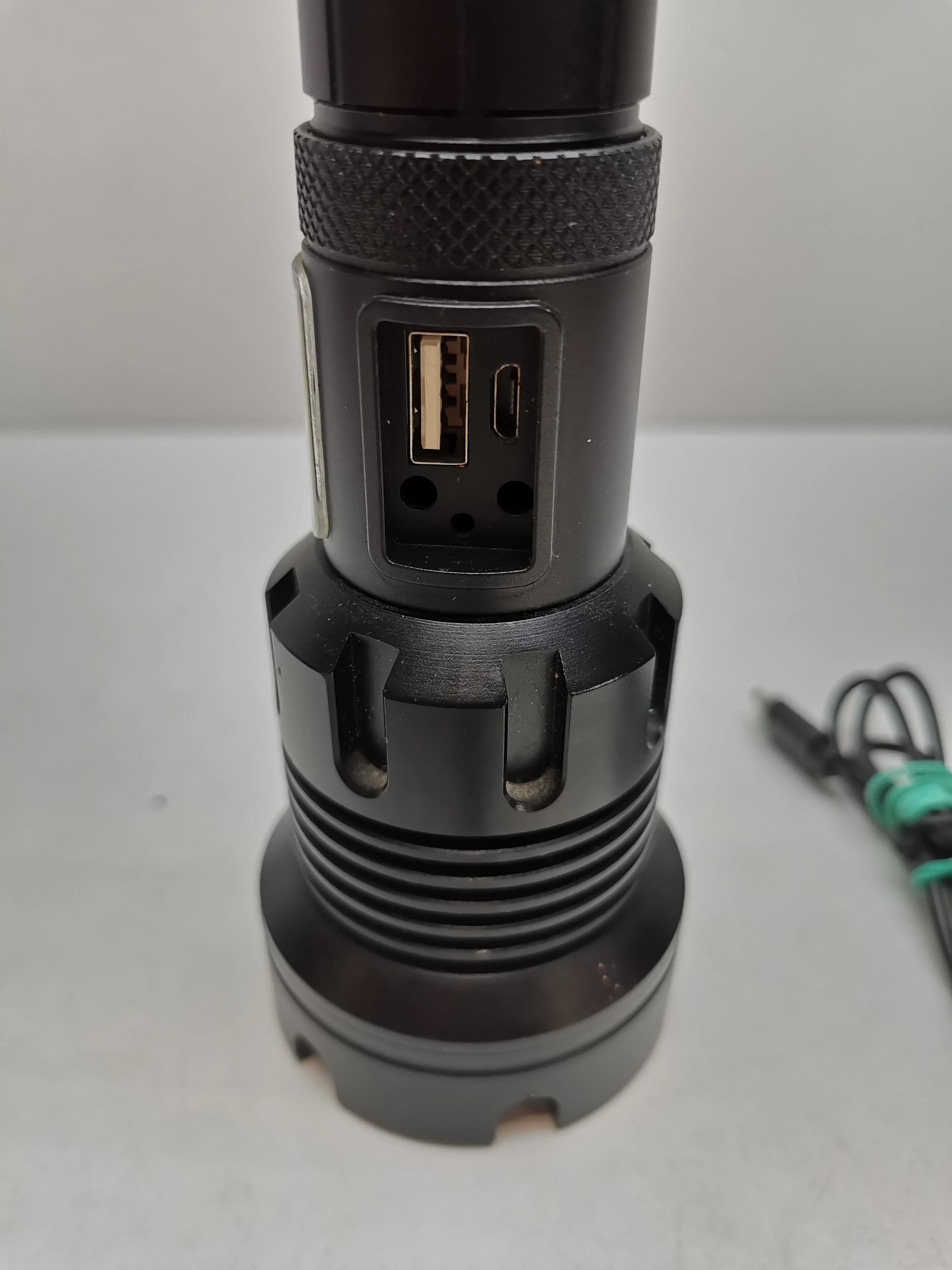 latarka-taktyczna-akumulatorowa-wojskowa-7-trybow-bardzo-mocna-latarka-led-stan-11323-2