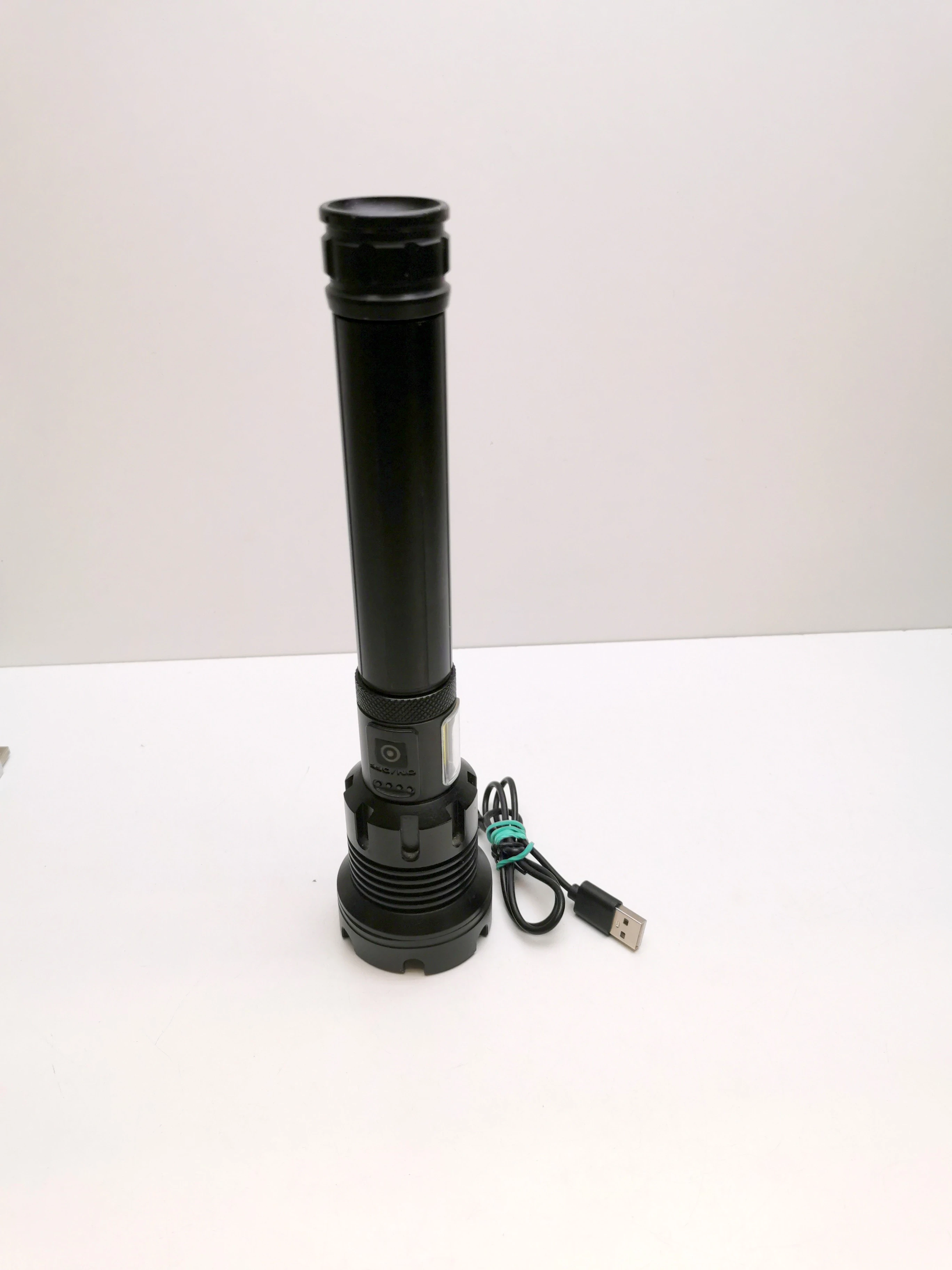 latarka-taktyczna-akumulatorowa-wojskowa-7-trybow-bardzo-mocna-latarka-led-ean-gtin-5906954294081