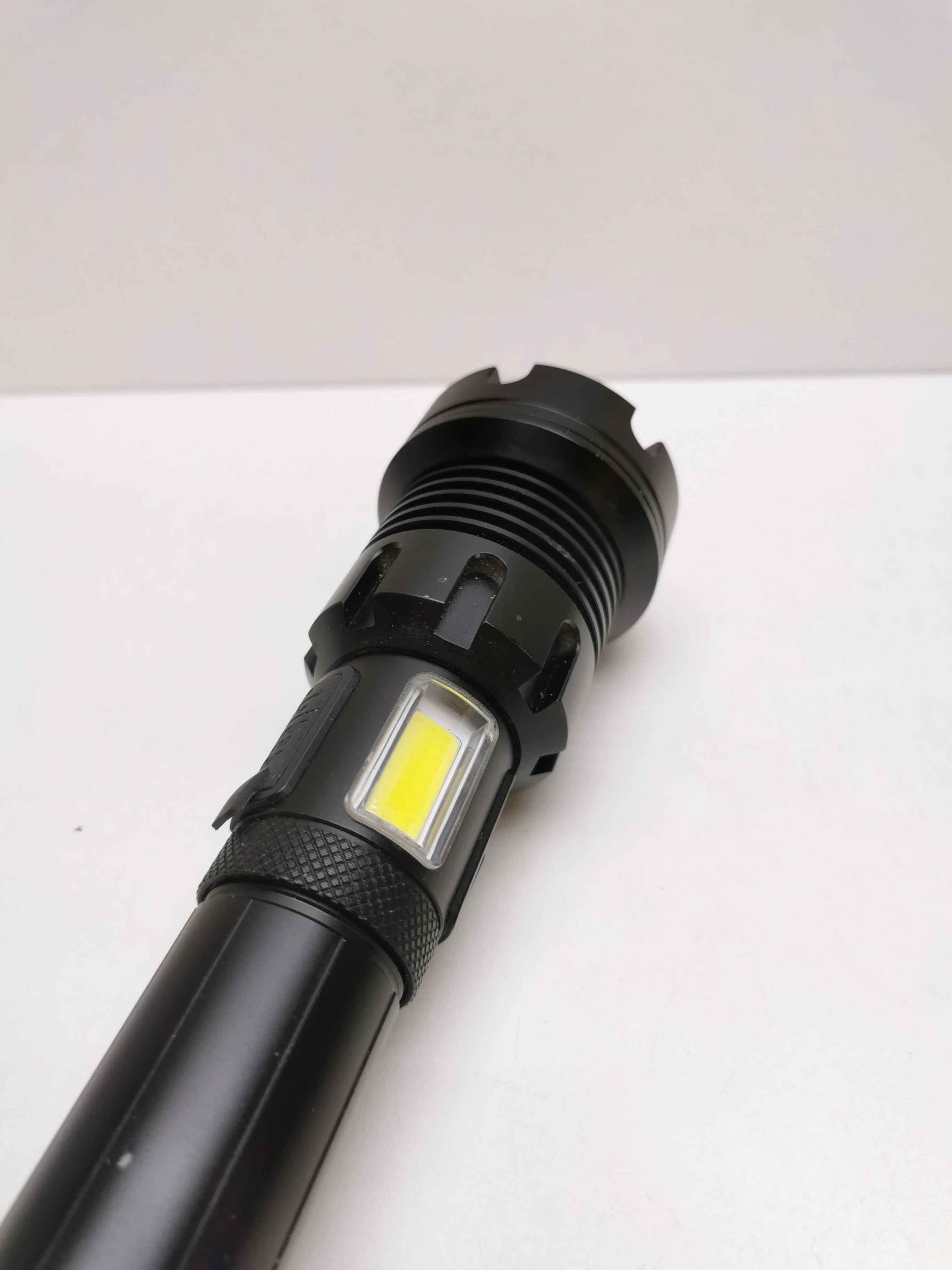 latarka-taktyczna-akumulatorowa-wojskowa-7-trybow-bardzo-mocna-latarka-led-kod-producenta-latarka-taktycznaakumulatorowa-zoom