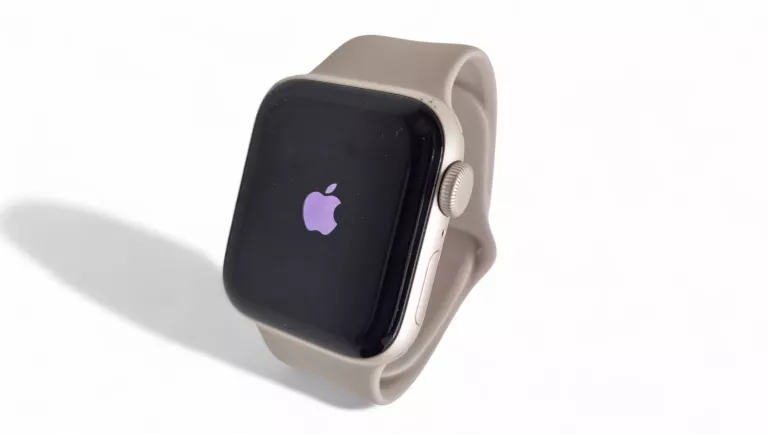 apple-watch-se-2gen-gps-40mm-starlight-ksiezycowa-poswiata-kromera-6-wroclaw