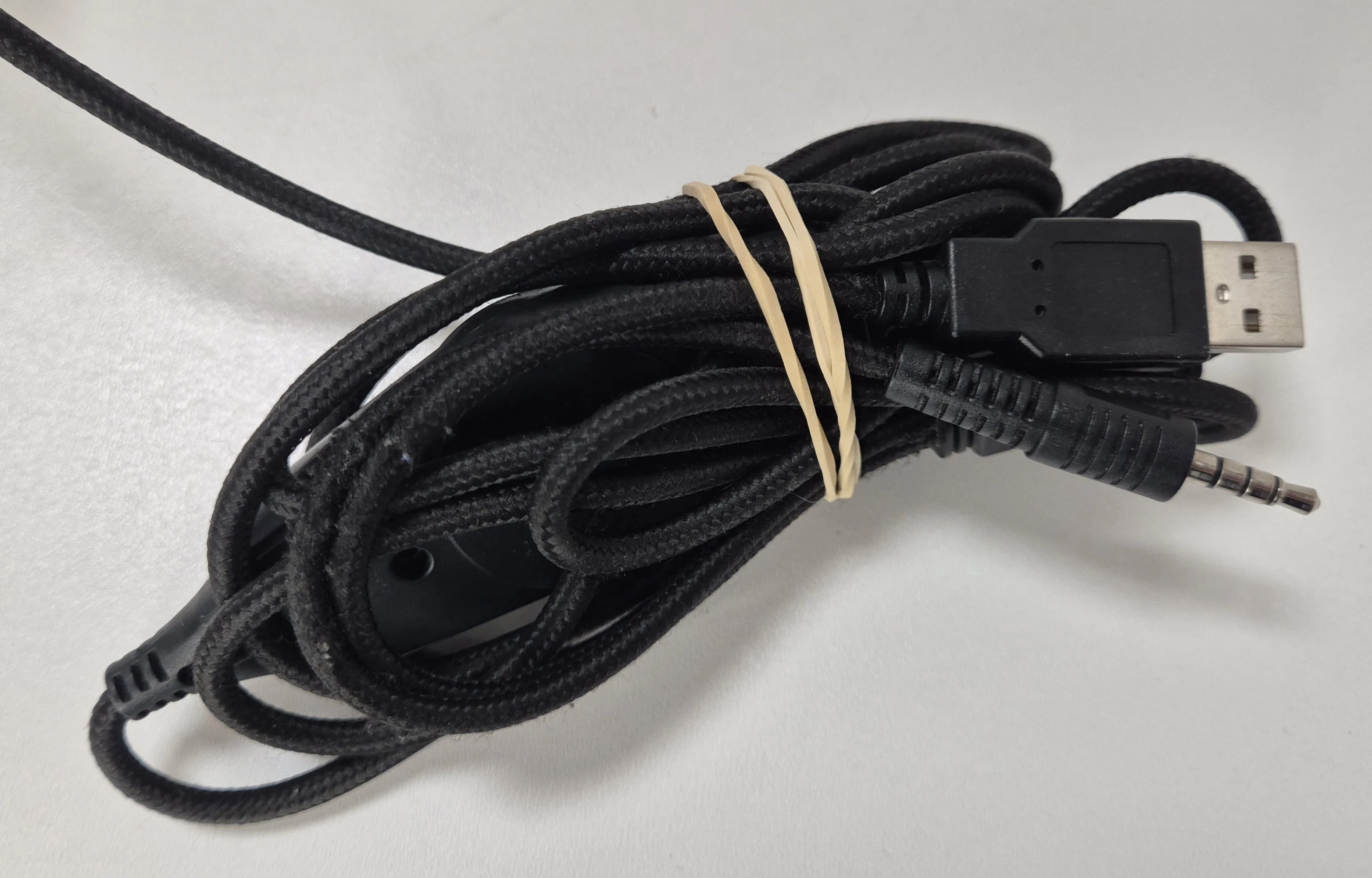 sluchawki-nauszne-z-mikrofonem-needone-k19-model-250441-1920803