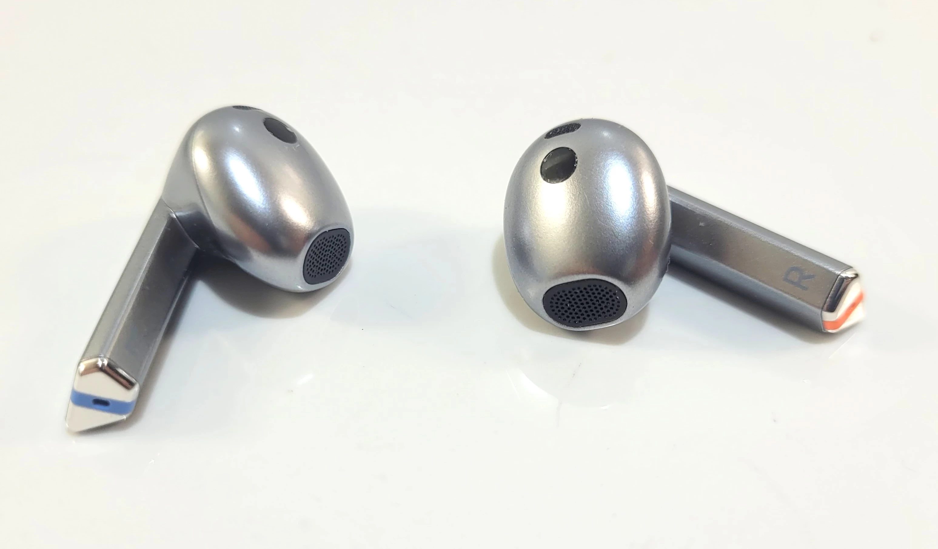 sluchawki-samsung-galaxy-buds-3-kolor-dominujacy-129357-8