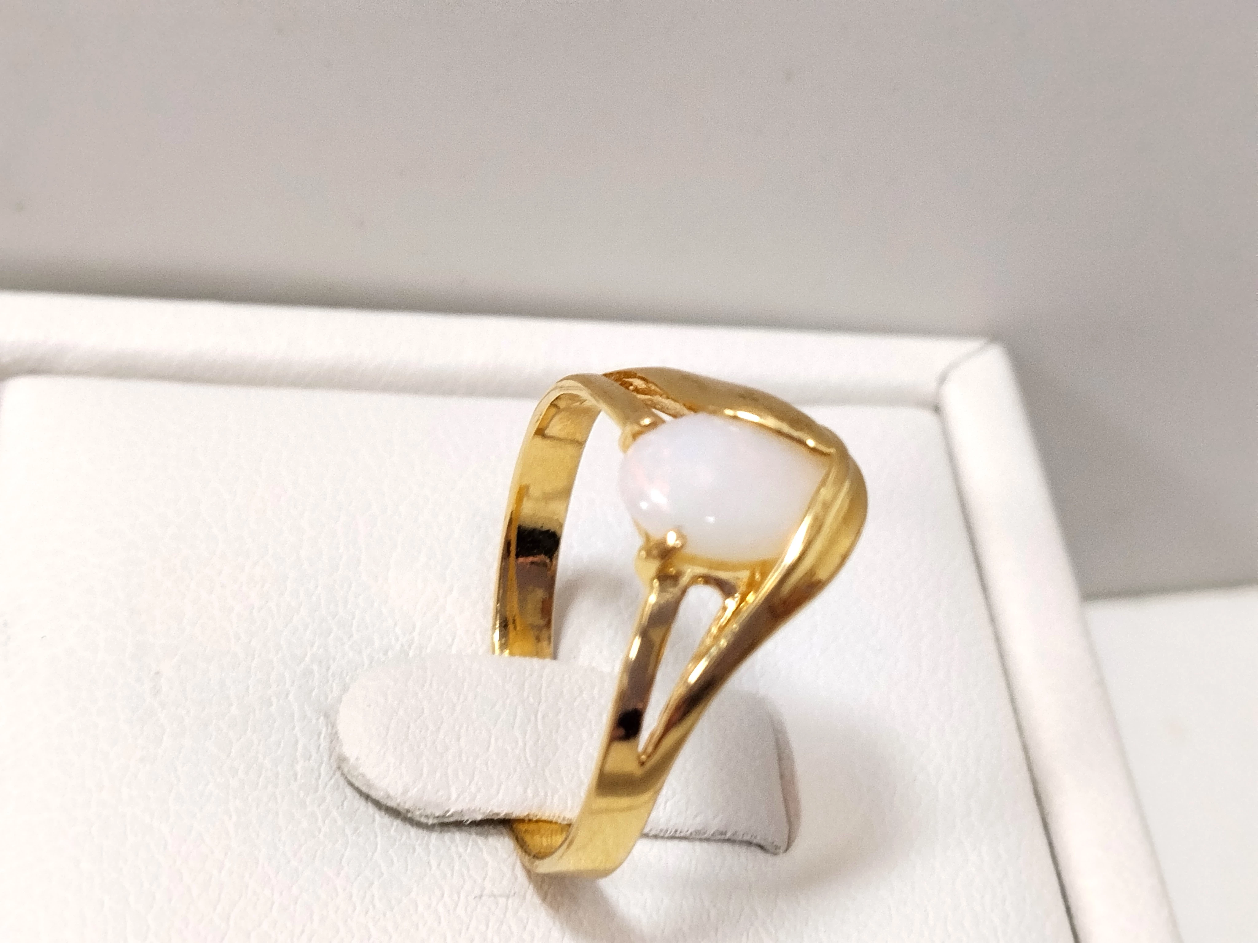 zloty-pierscionek-kamien-585-199g-r14-cechy-207358-231606