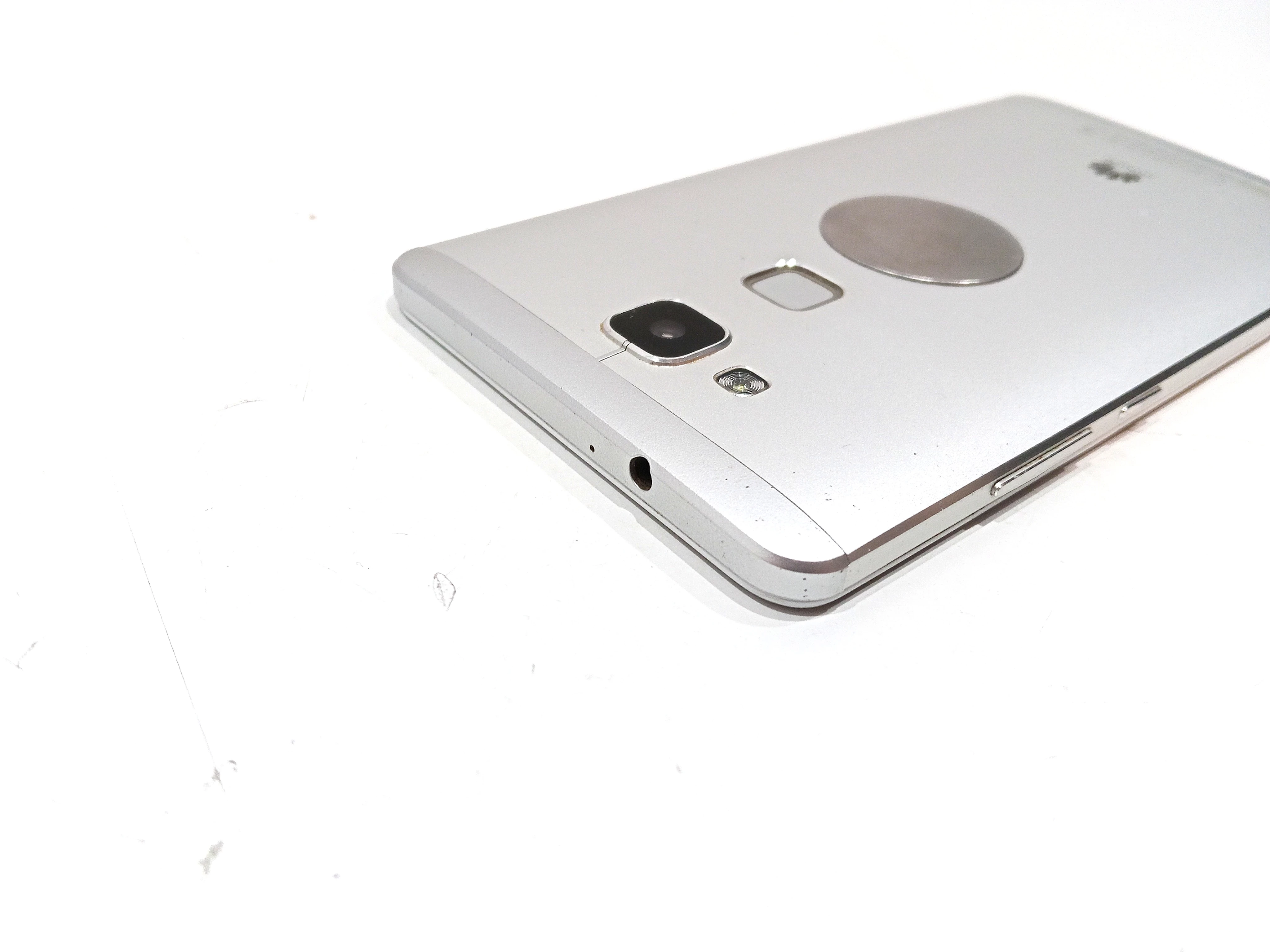 telefon-huawei-ascend-mate-7-stan-11323-2