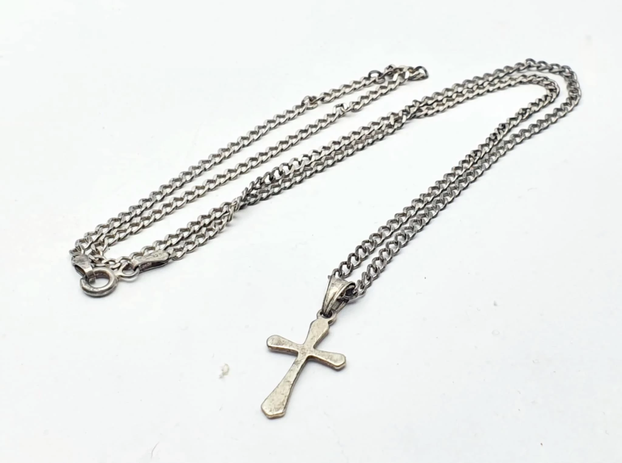 elegancki-srebrny-lancuszek-z-krzyzykiemem-53g-925-50-cm-2-cm-stan-11323-2