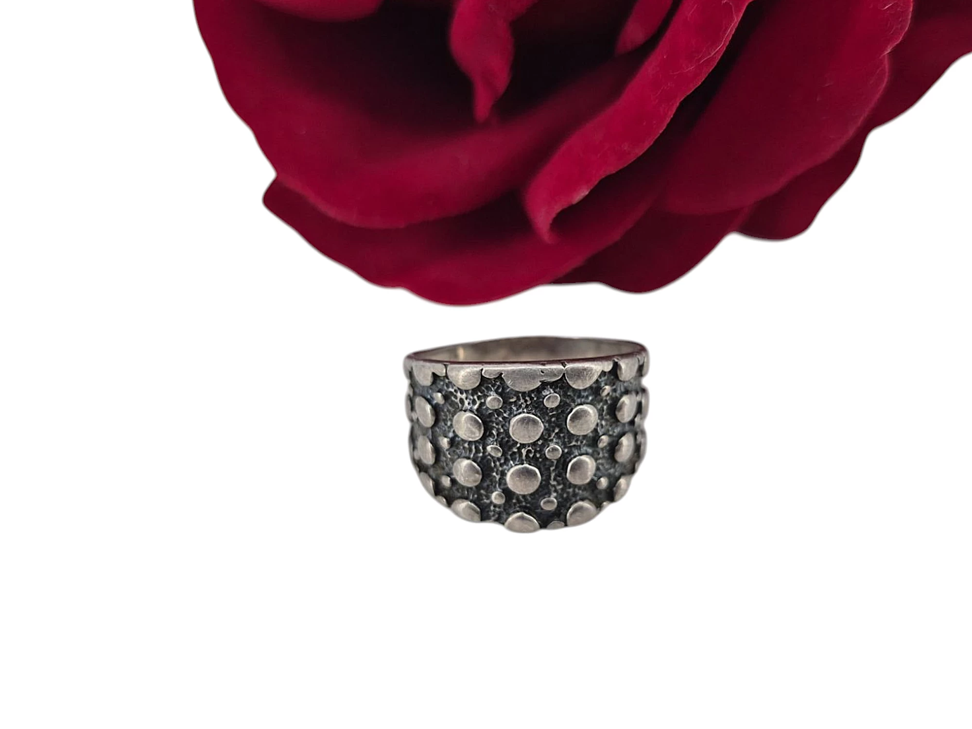 wyjatkowy-srebrny-pierscionek-454g-925-pilsudskiego-8-konskie-unico