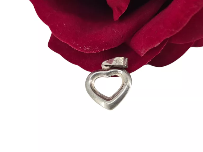 urocza-srebrna-zawieszka-serce-095g-925-kamien-17088-524288