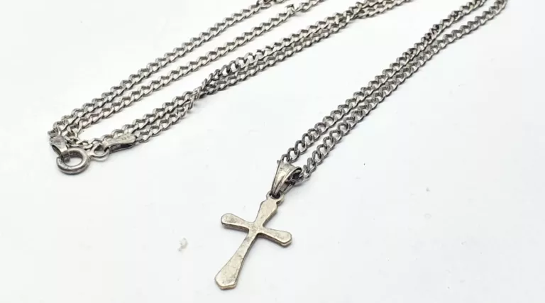 elegancki-srebrny-lancuszek-z-krzyzykiemem-53g-925-50-cm-2-cm-rynek-20-gostynin-fly
