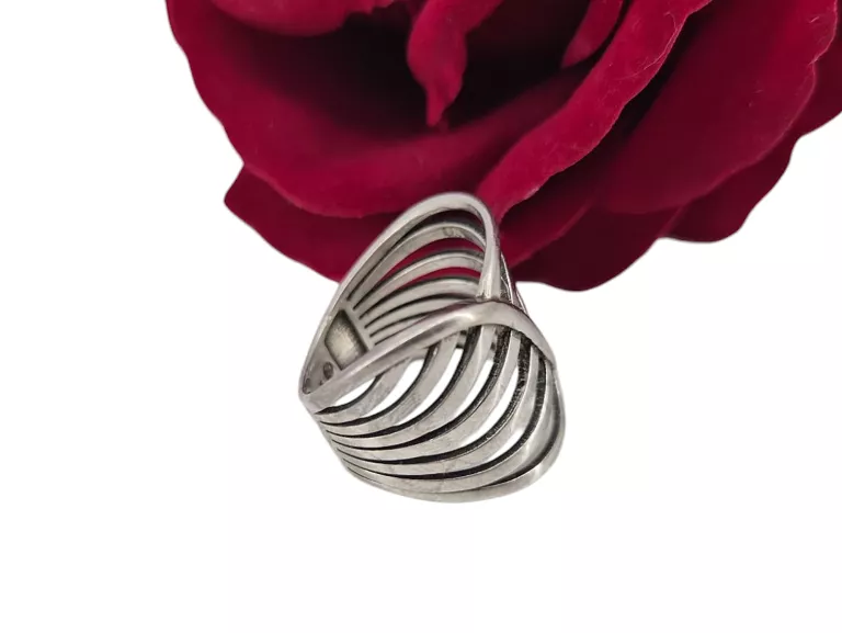 wyjatkowy-srebrny-pierscionek-667g-925-kamien-17088-524288