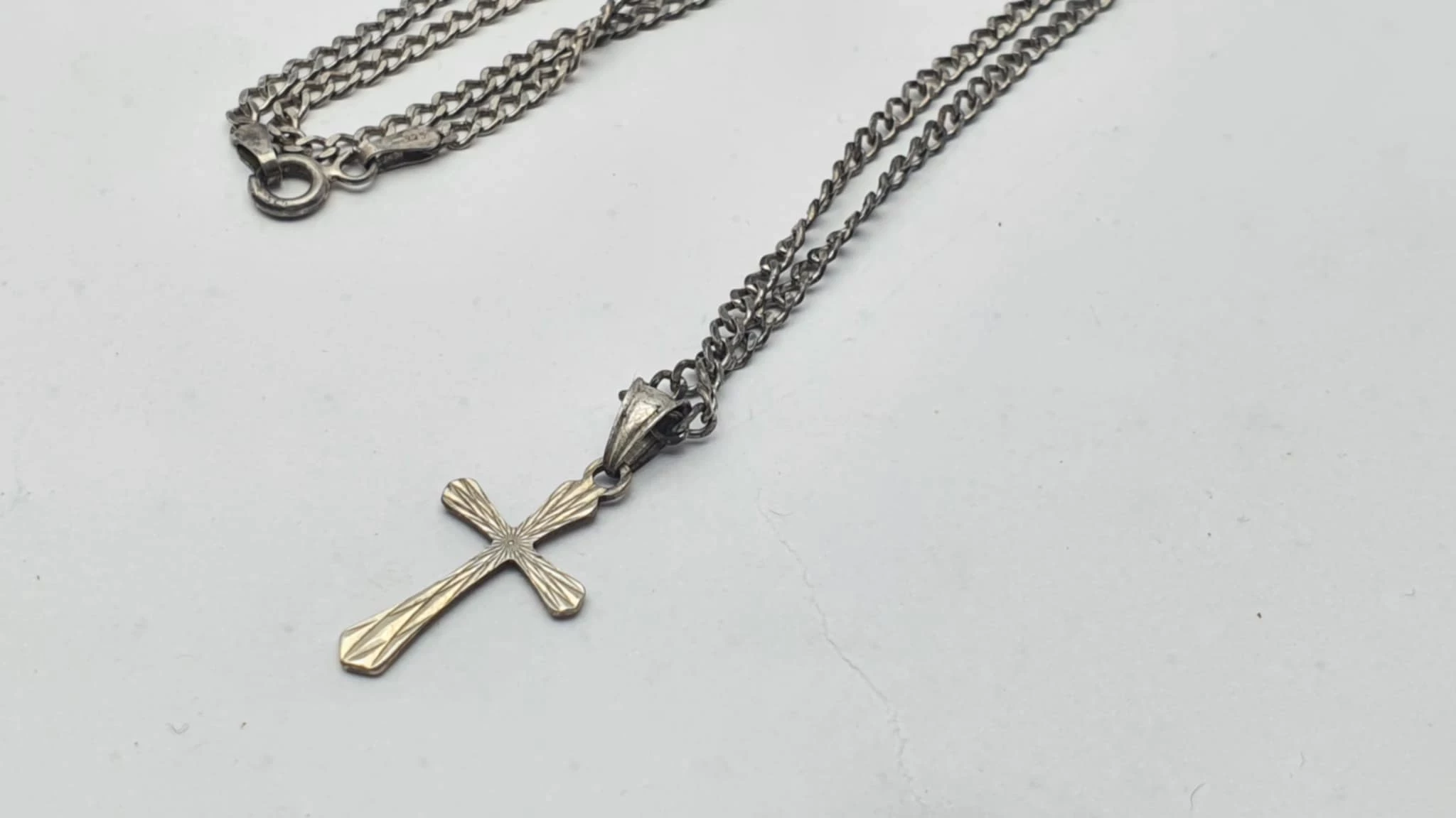 elegancki-srebrny-lancuszek-z-krzyzykiemem-53g-925-50-cm-2-cm-kamien-17088-524288