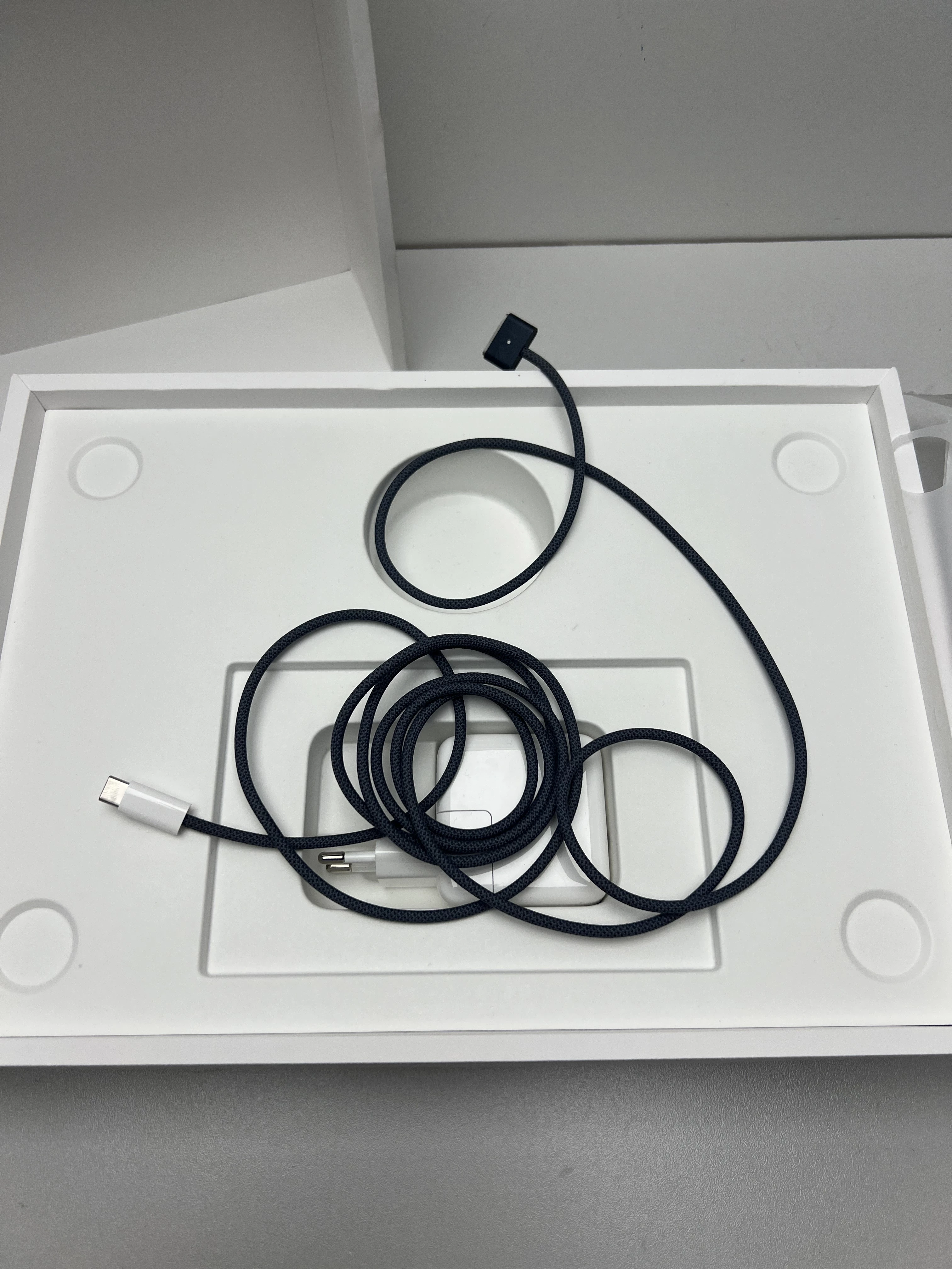 macbook-air-13-apple-m3-16-gb-256-gb-seria-procesora-4366-822278