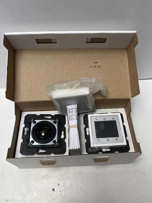 berker-bx-radio-touch-dab-z-glosnikiem-bialy-polysk-29808989-ean-gtin-4011334528814
