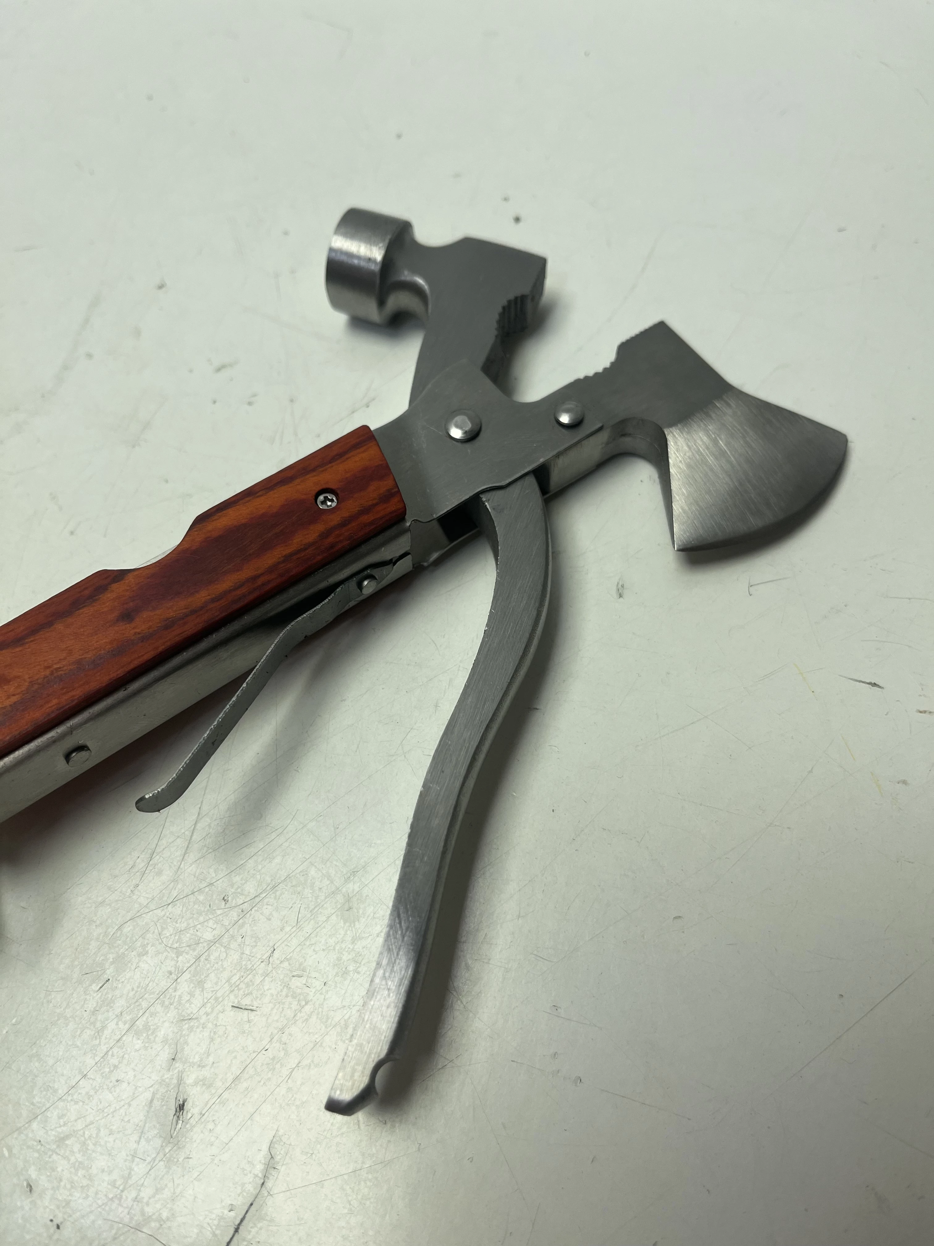 narzedzie-wielofunkcyjne-multitool-z-siekierka-stan-11323-2