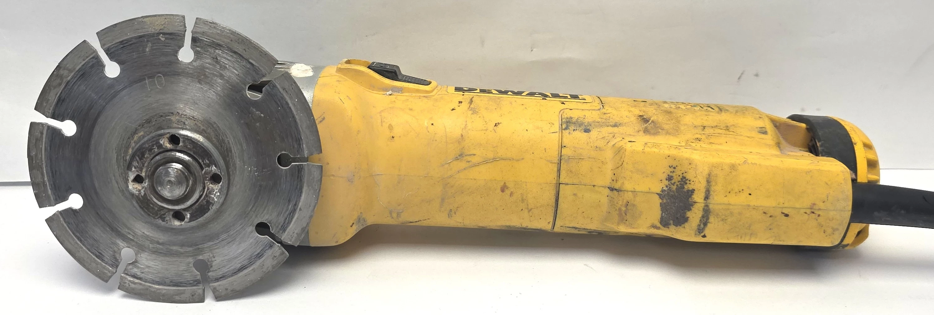 szlifierka-katowa-dewalt-dwe4237-1400w-ean-gtin-5035048562840