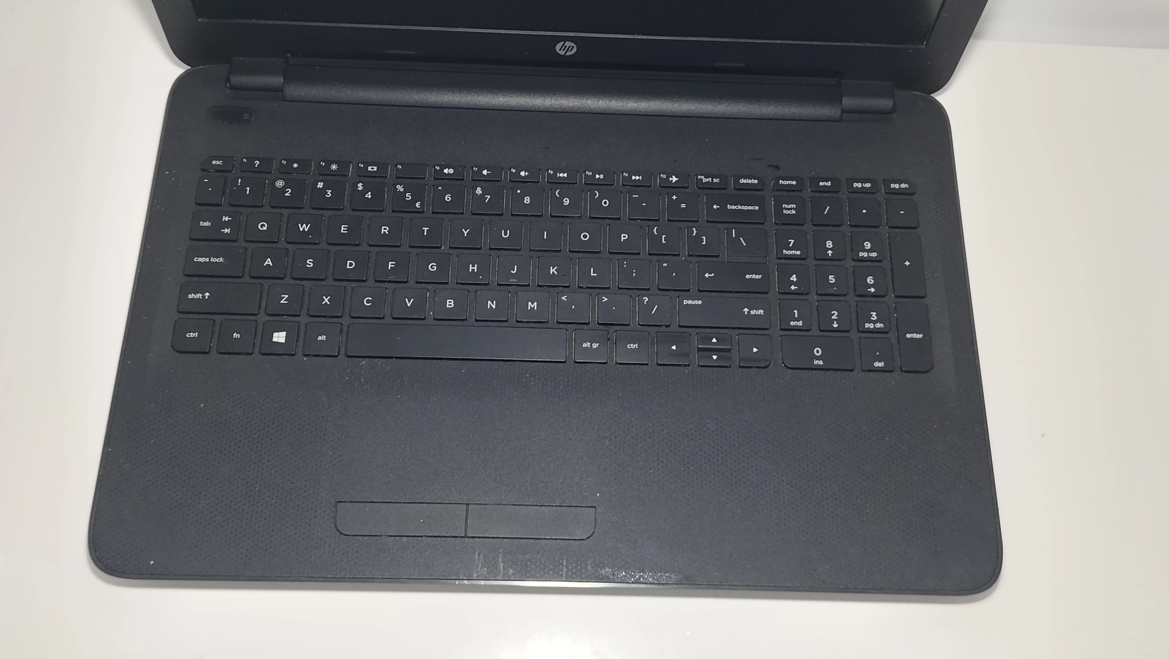 laptop-hp-255-amd-a6-6310-8256gb-win-10-kod-producenta-ac299