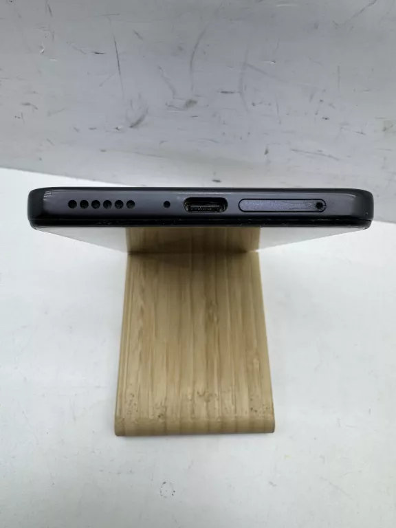 xiaomi-redmi-note-11-pro-5g-6gb128gb-pekniety-tyl-przekatna-ekranu-667