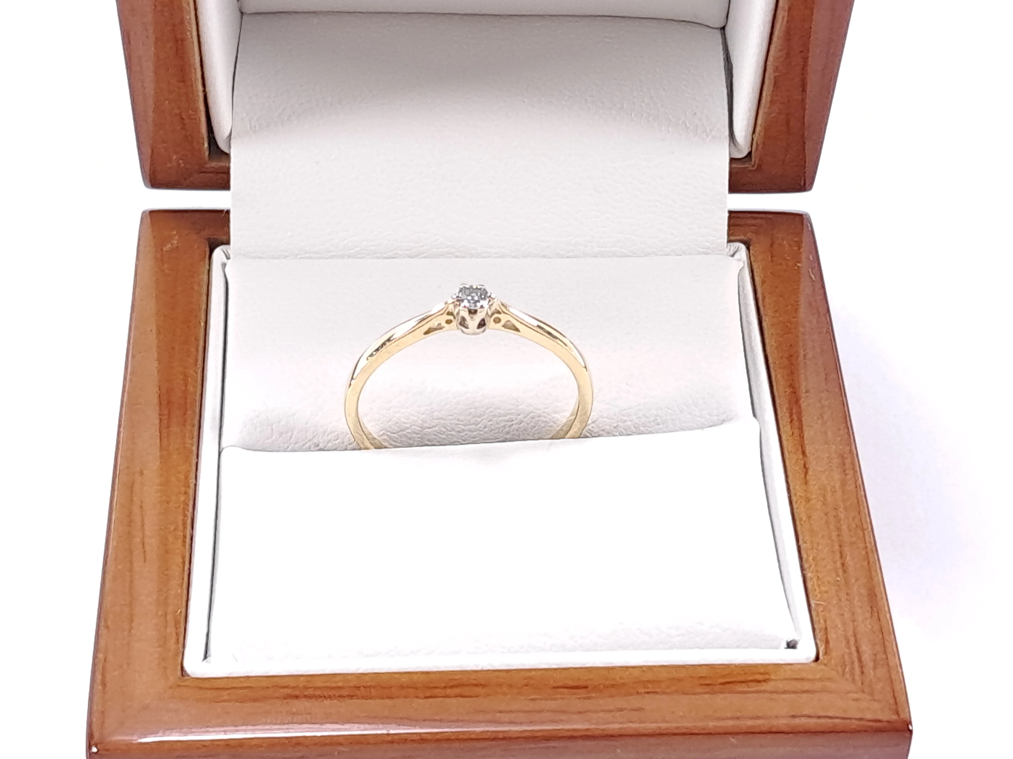 zloty-pierscionek-z-brylantem-005-ct-p585-145g-r16-glogowska-66-poznan-ska-x