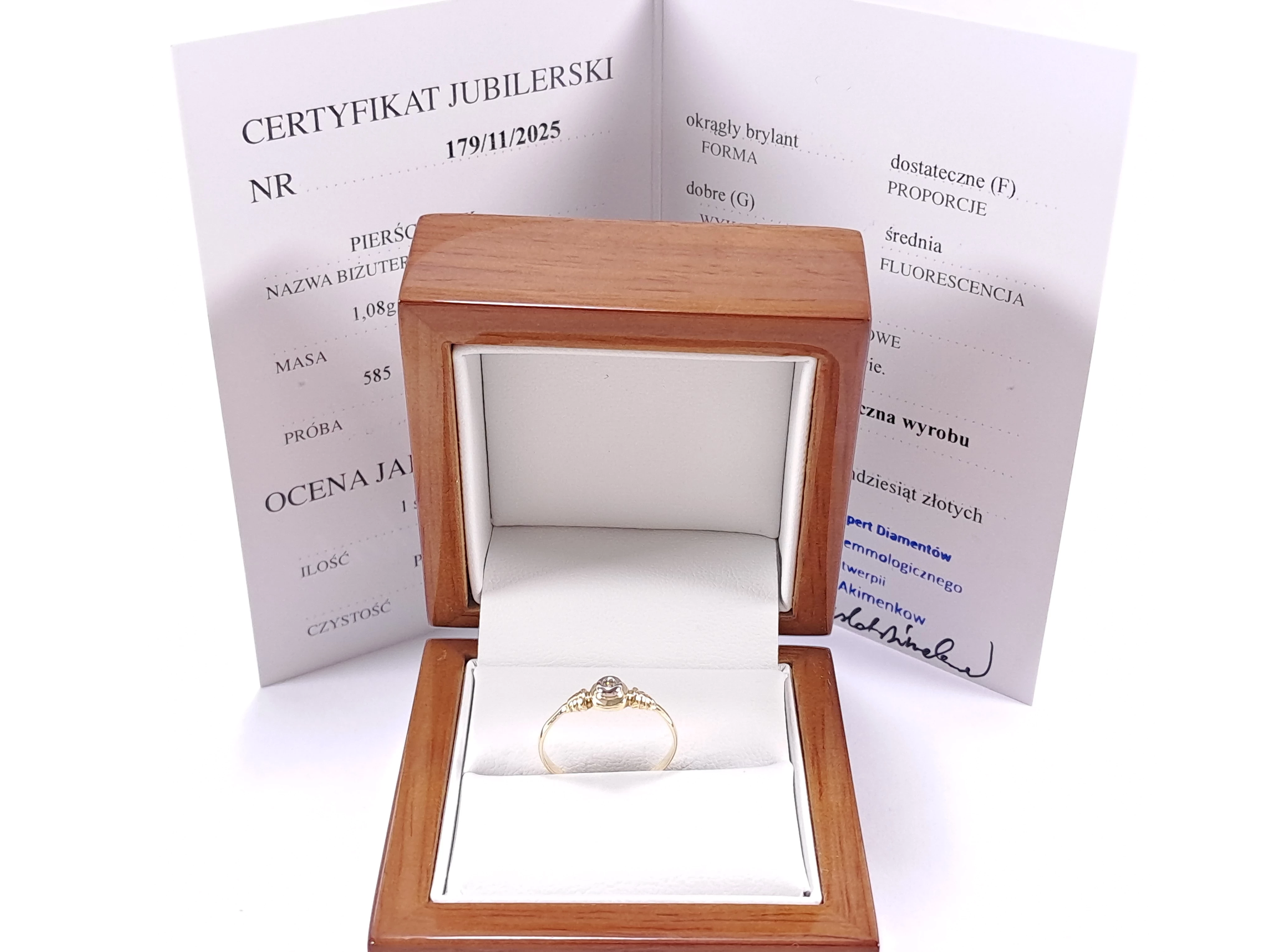 zloty-pierscionek-z-brylantem-001ct-p585-108g-r13-ean-gtin-5903772041538