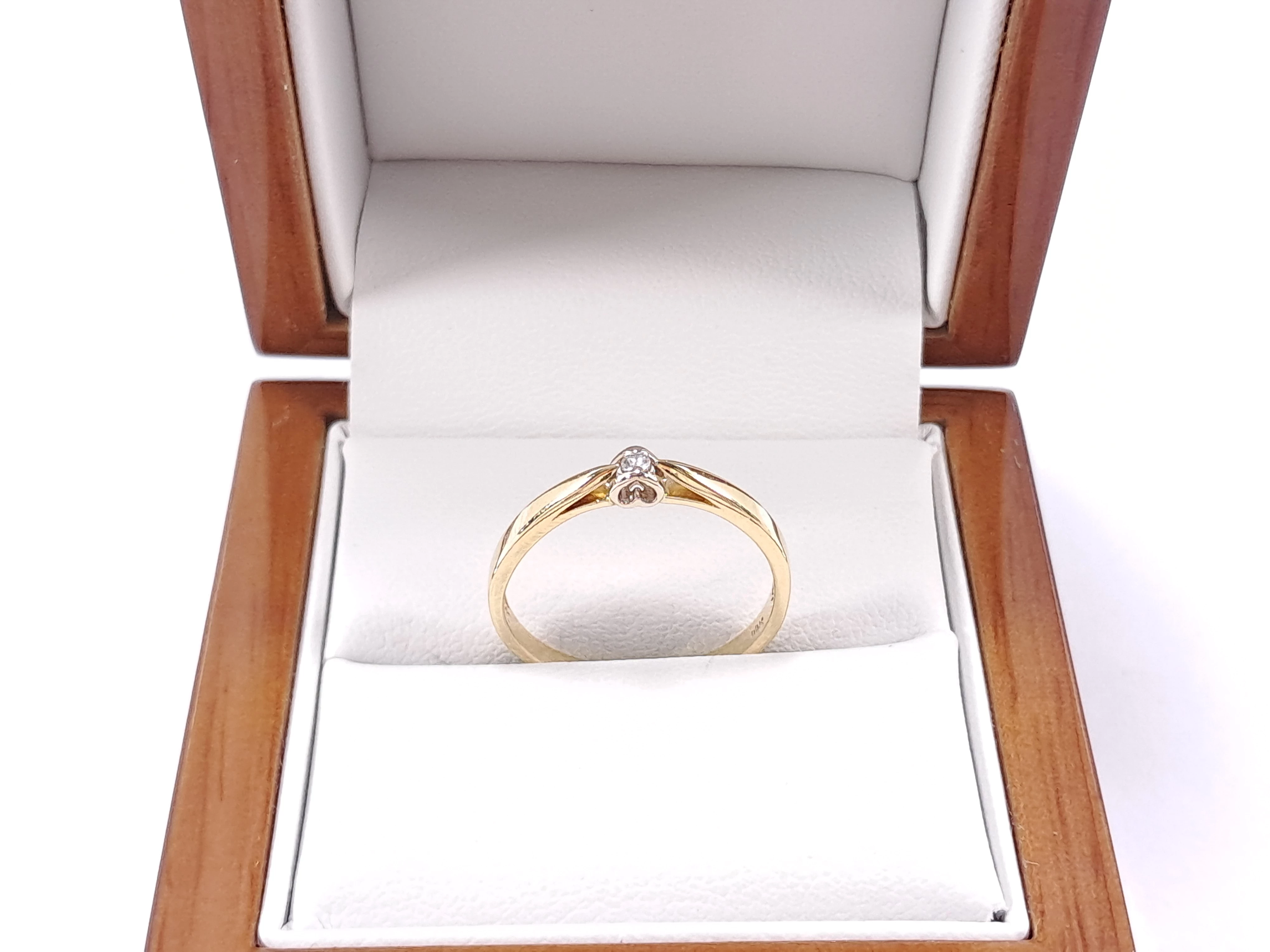 zloty-pierscionek-z-brylantem-002ct-p585-178g-r17-glogowska-66-poznan-ska-x