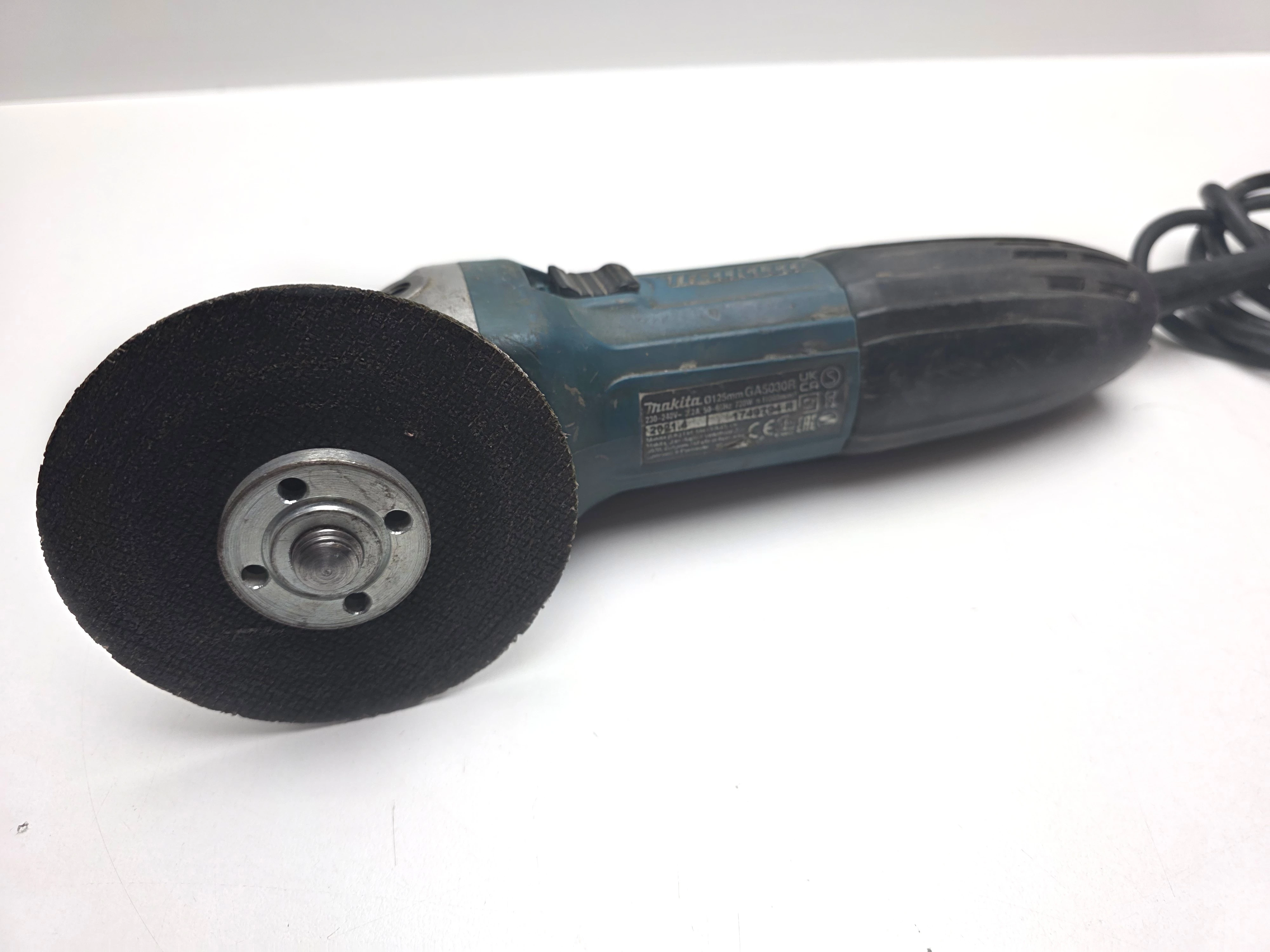 szlifierka-katowa-makita-ga5030r-stan-11323-2