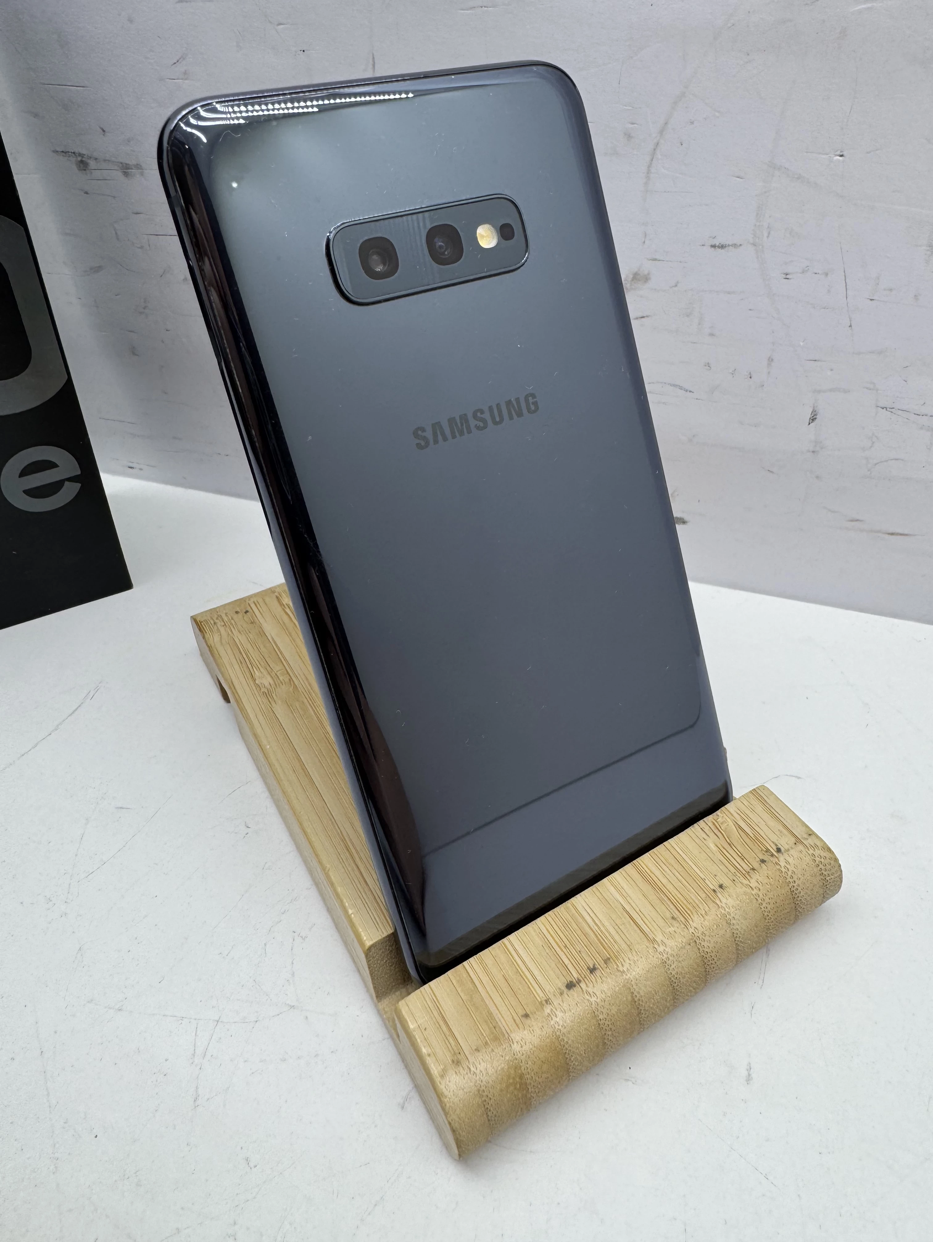 samsung-galaxy-s10e-6gb128gb-wbudowana-pamiec-202869-214189