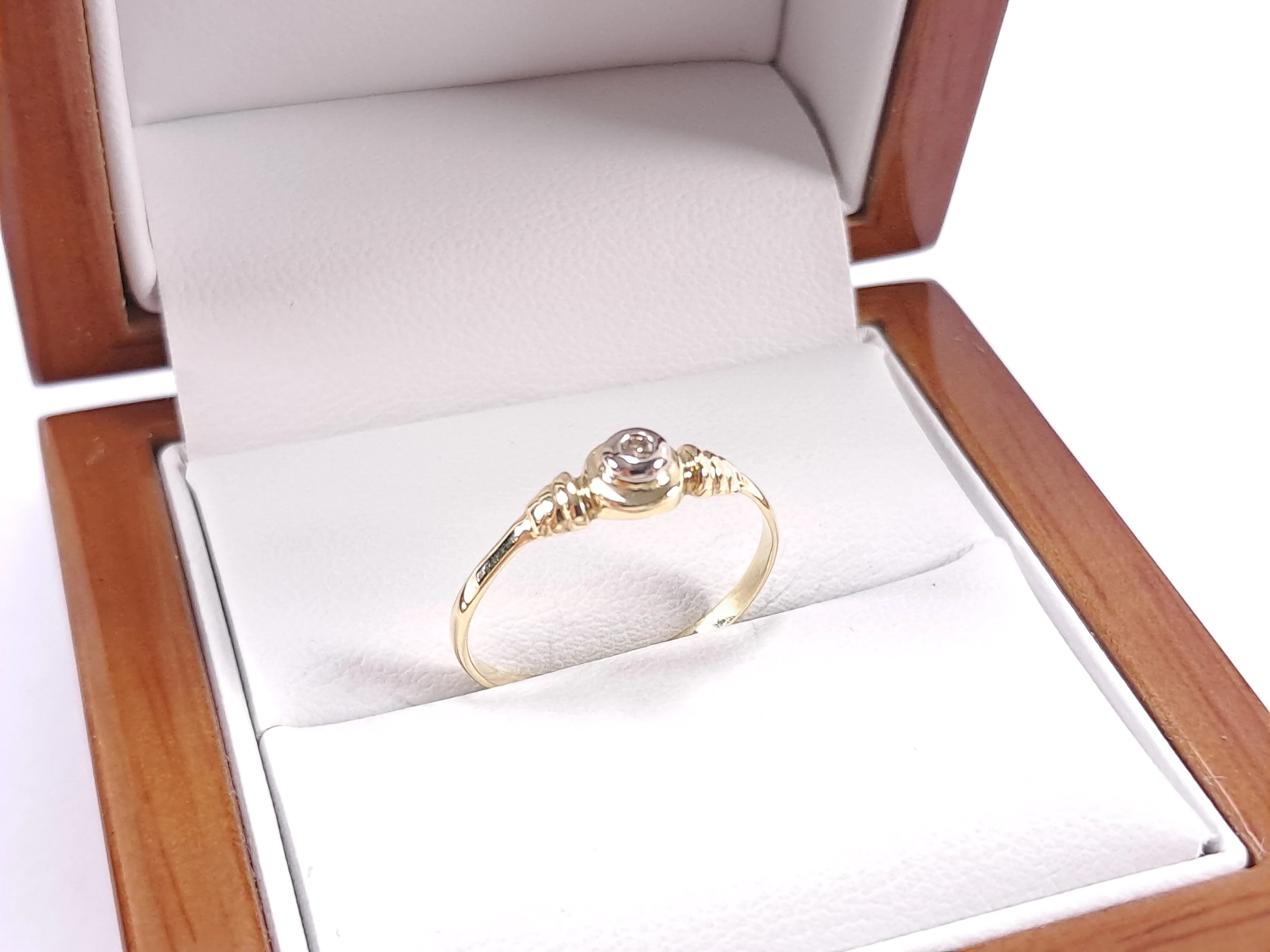 zloty-pierscionek-z-brylantem-001ct-p585-108g-r13-rodzaj-2205-2