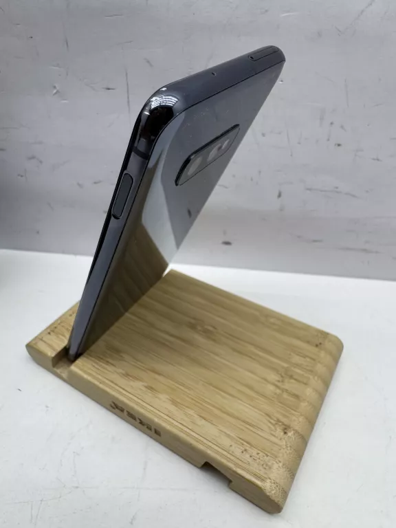 samsung-galaxy-s10e-6gb128gb-stan-11323-2