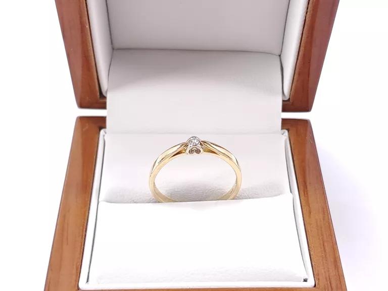 zloty-pierscionek-z-brylantem-002ct-p585-178g-r17-glogowska-66-poznan-ska-x