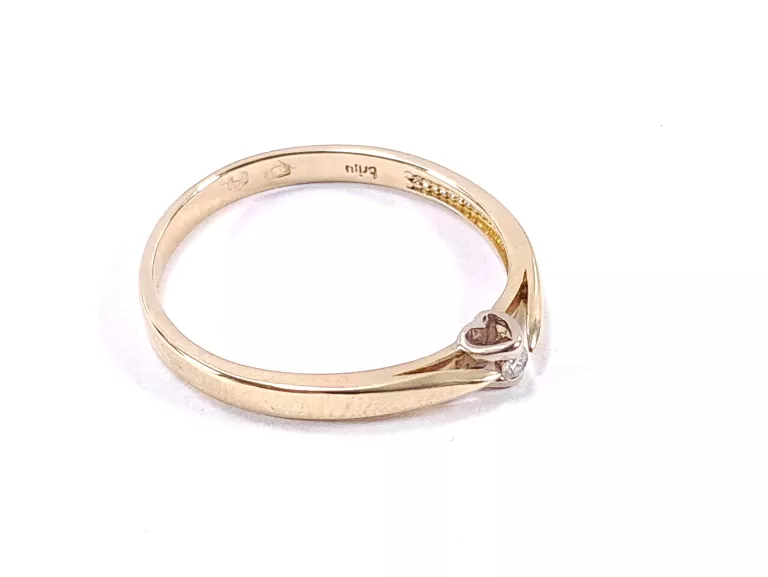 zloty-pierscionek-z-brylantem-002ct-p585-178g-r17-kolor-249512-1647429