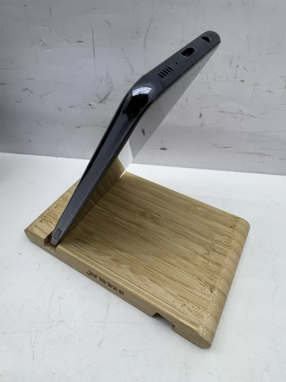 samsung-galaxy-s10e-6gb128gb-przekatna-ekranu-580