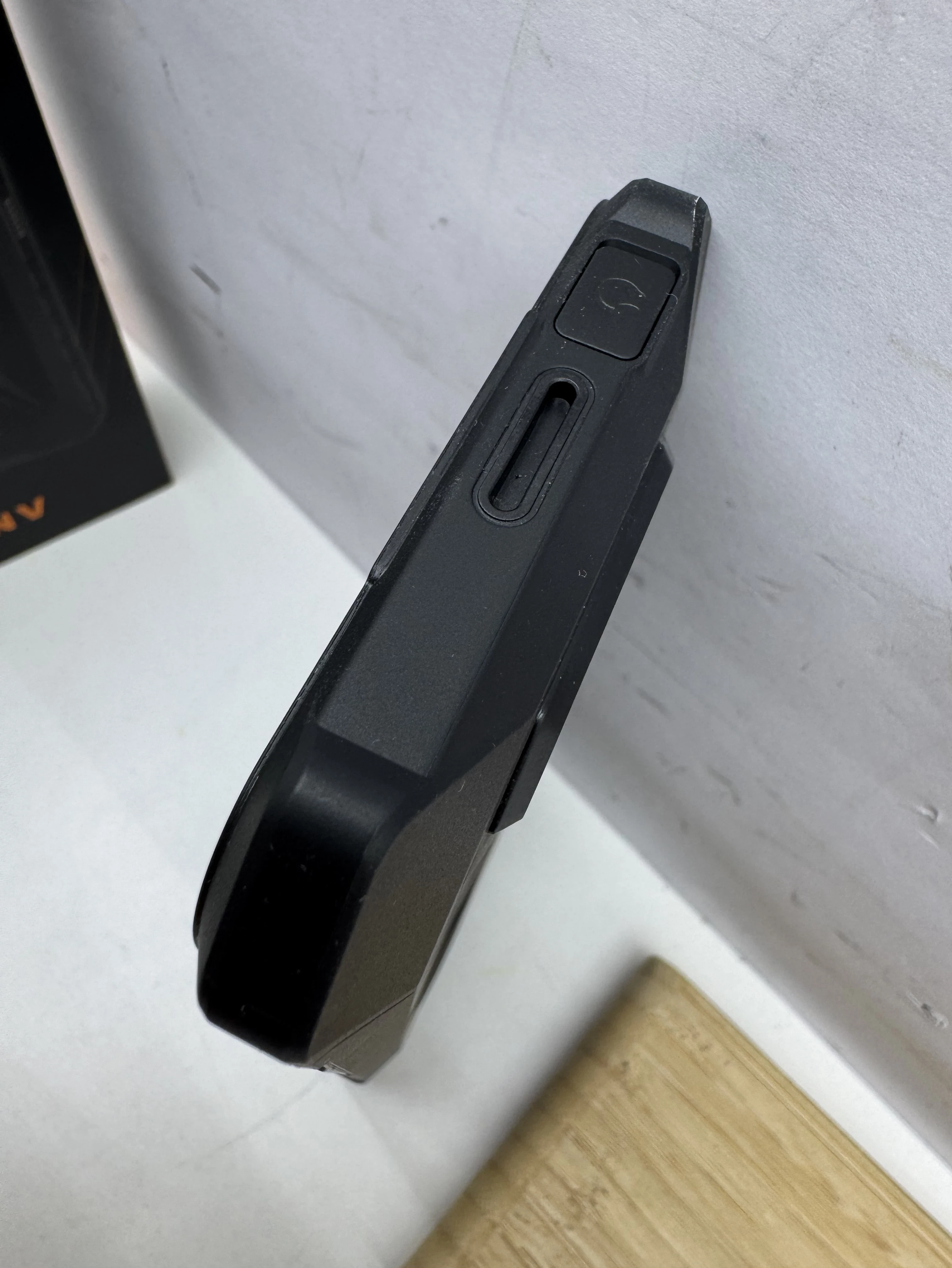 telefon-hammer-iron-v-6gb64gb-kod-producenta-tel000912