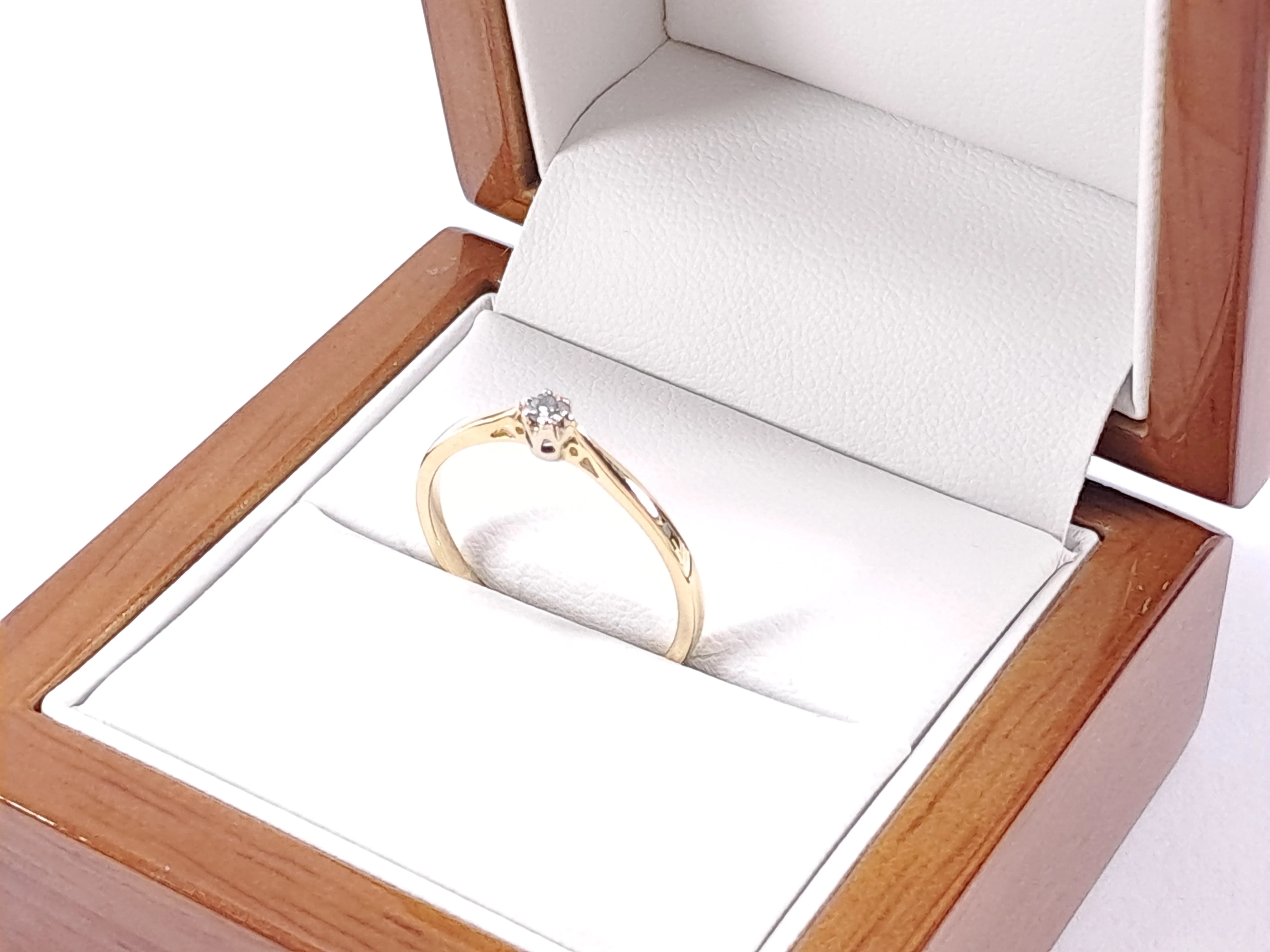 zloty-pierscionek-z-brylantem-005-ct-p585-145g-r16-material-15835-2