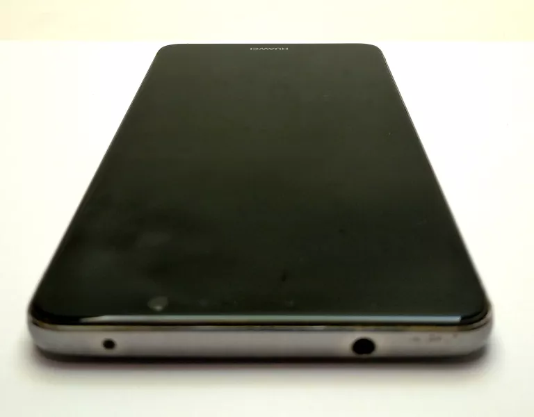 TELEFON HUAWEI MATE 9 4 GB / 64 GB