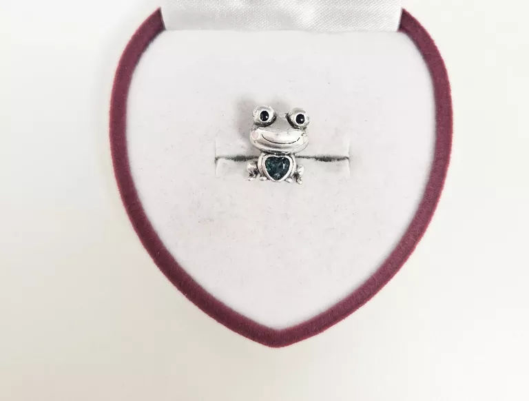 SREBRO - INNY WYRÓB JUBILERSKI UŻYWANY CHARMS ŻABKA 925